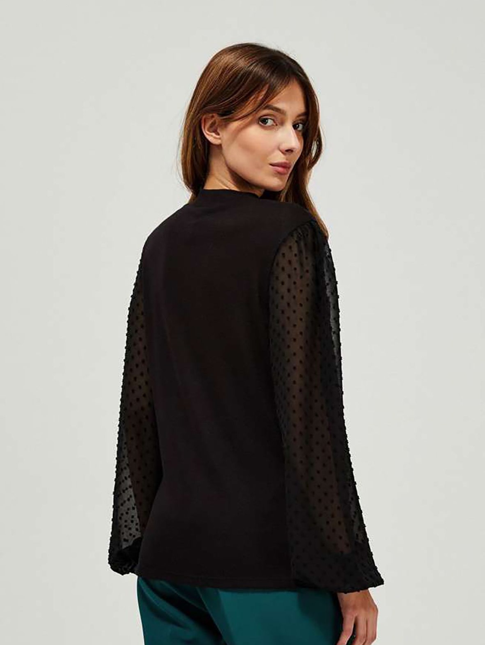 Elegancki sweter z bufiastymi przezroczystymi rękawami - czarny