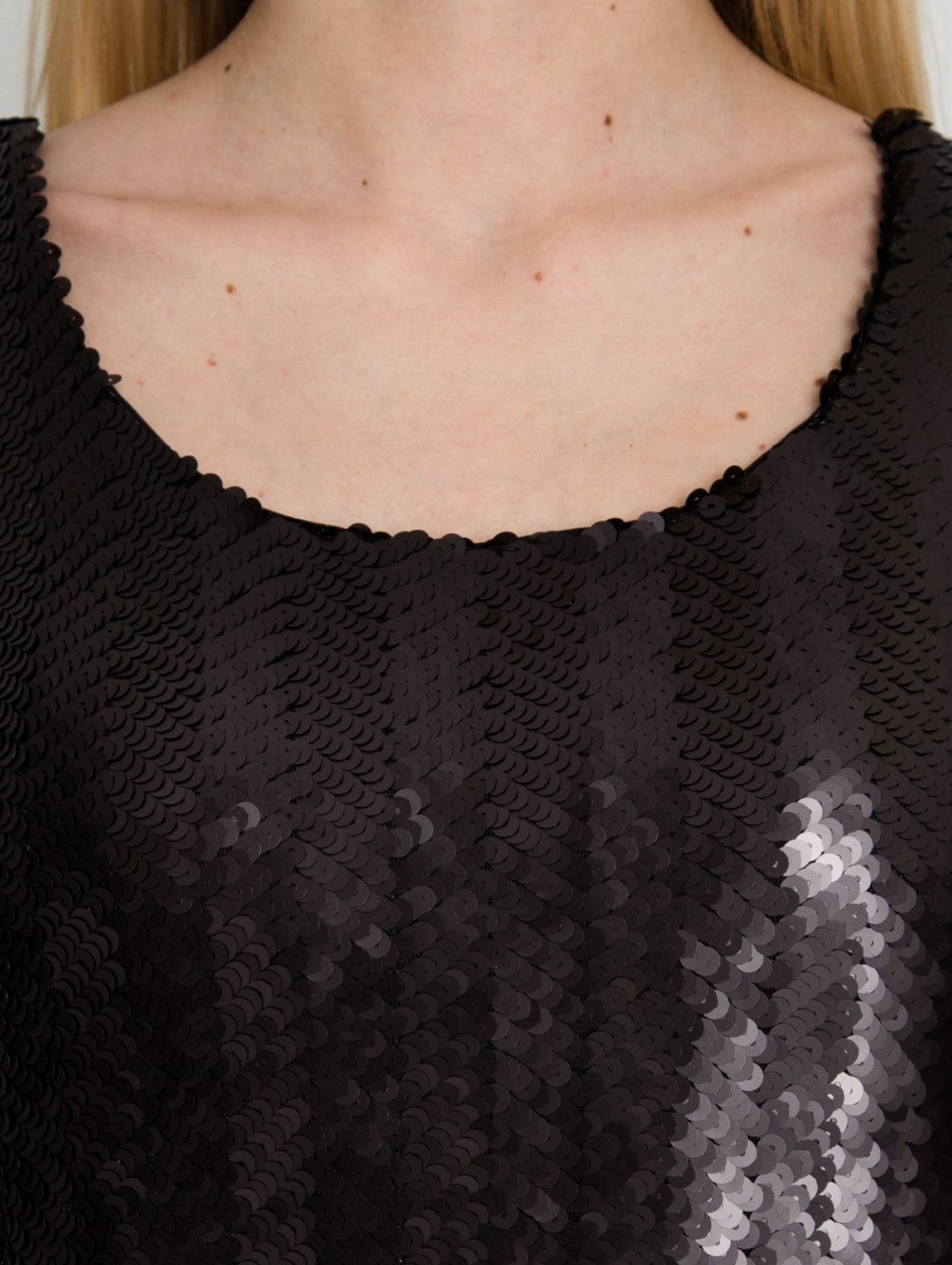 Oryginalna bluzka na ramiączkach- czarna z cekinami