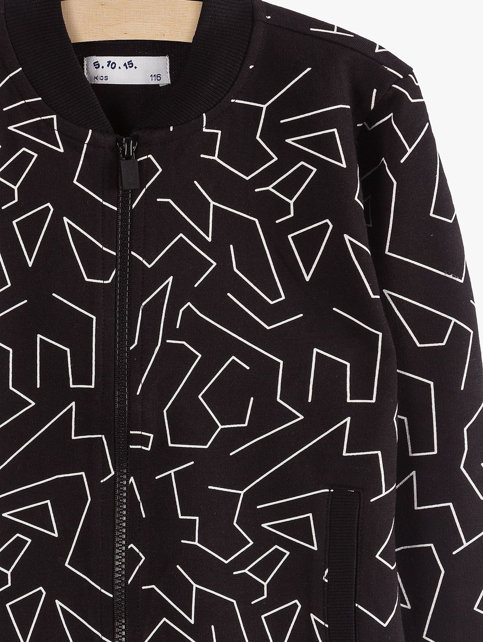 Bluza chłopięca dresowa czarna w geometryczne wzory
