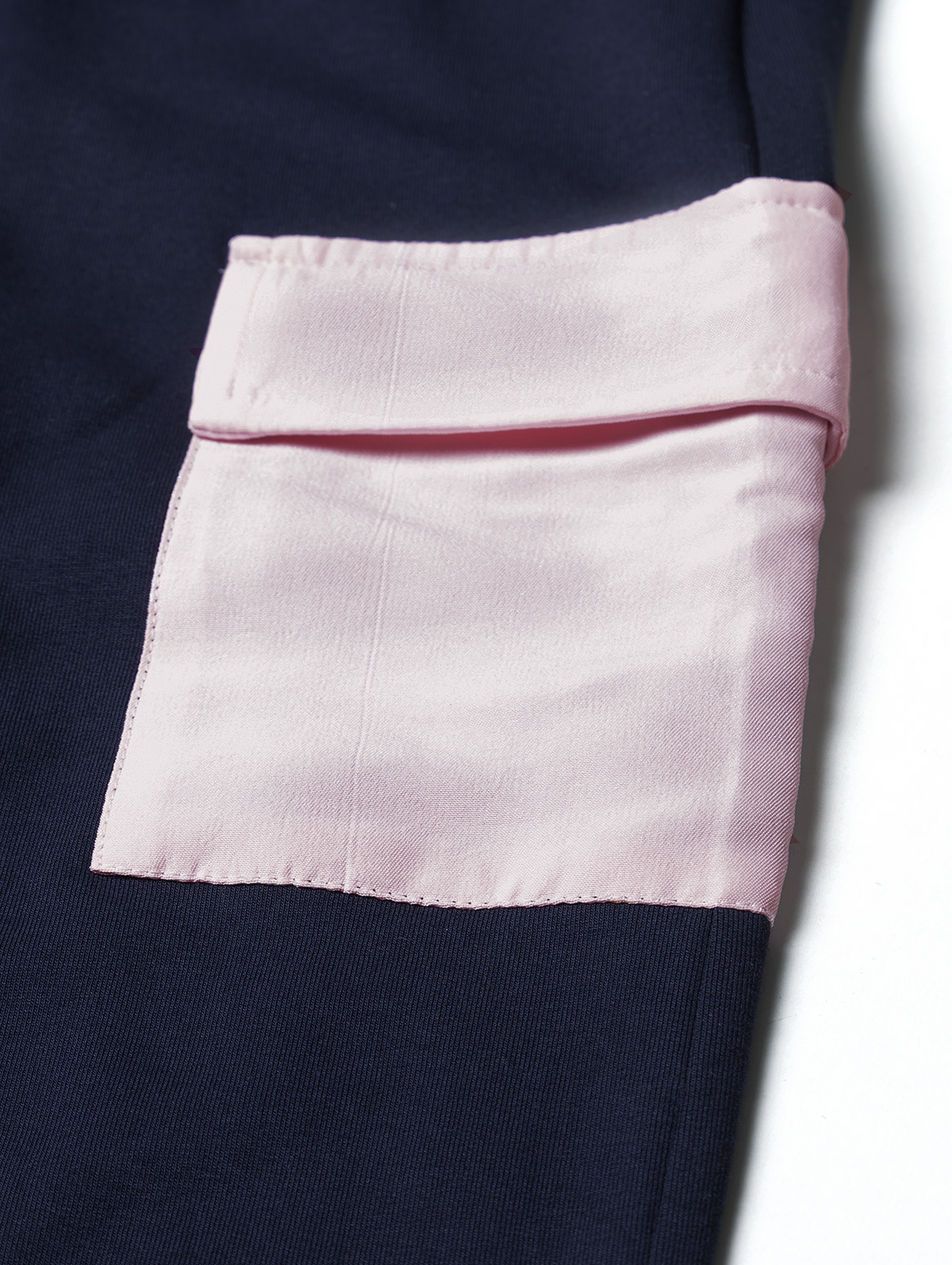 Granatowe spodnie dresowe dla dziewczynki z ozdobną kieszonką