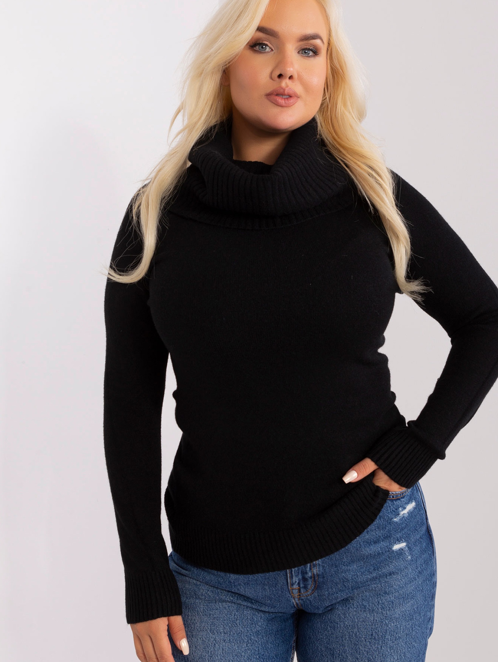 Czarny damski sweter plus size z wiskozą