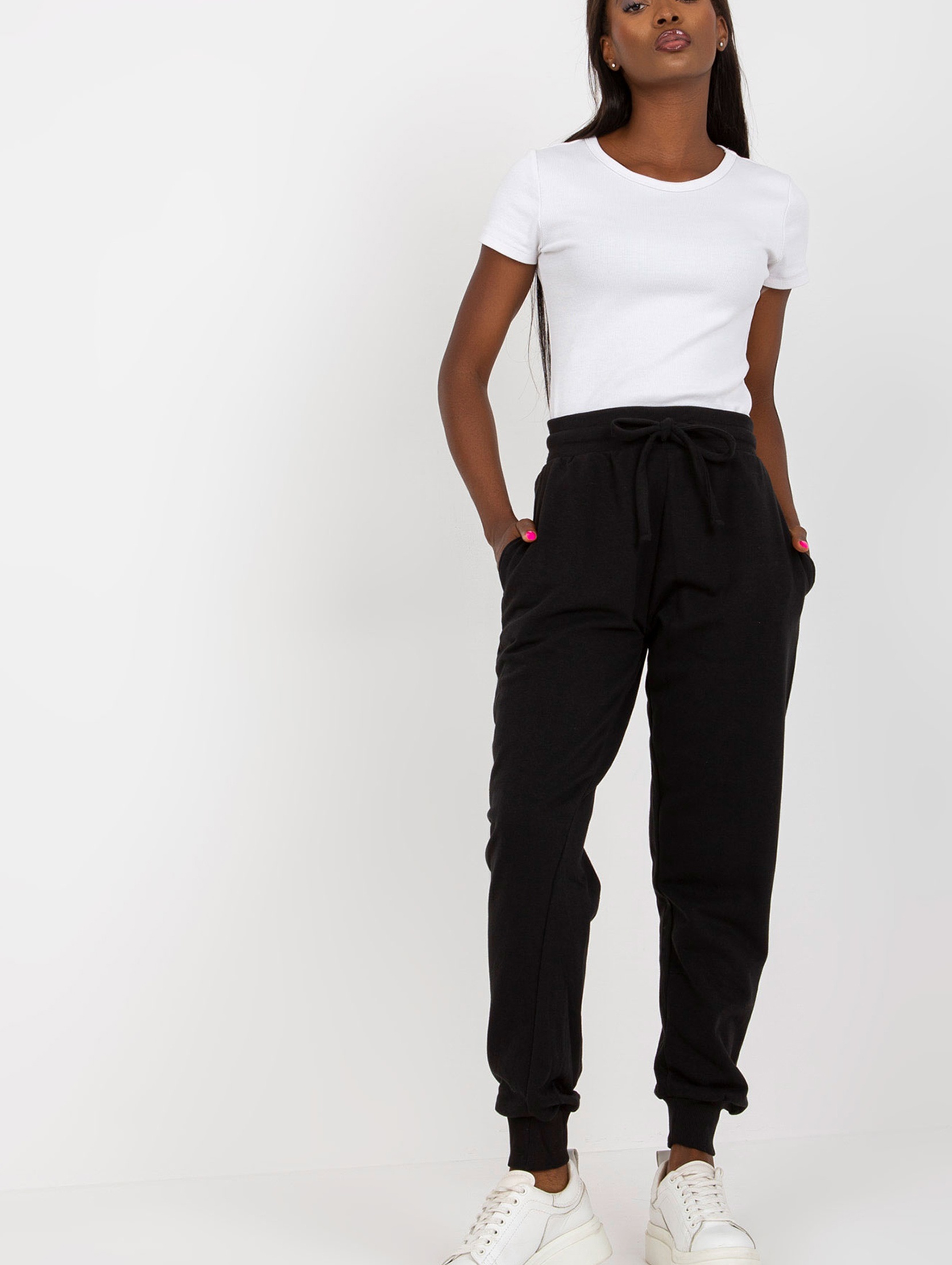 BASIC FEEL GOOD Czarne dresowe spodnie basic z kieszeniami