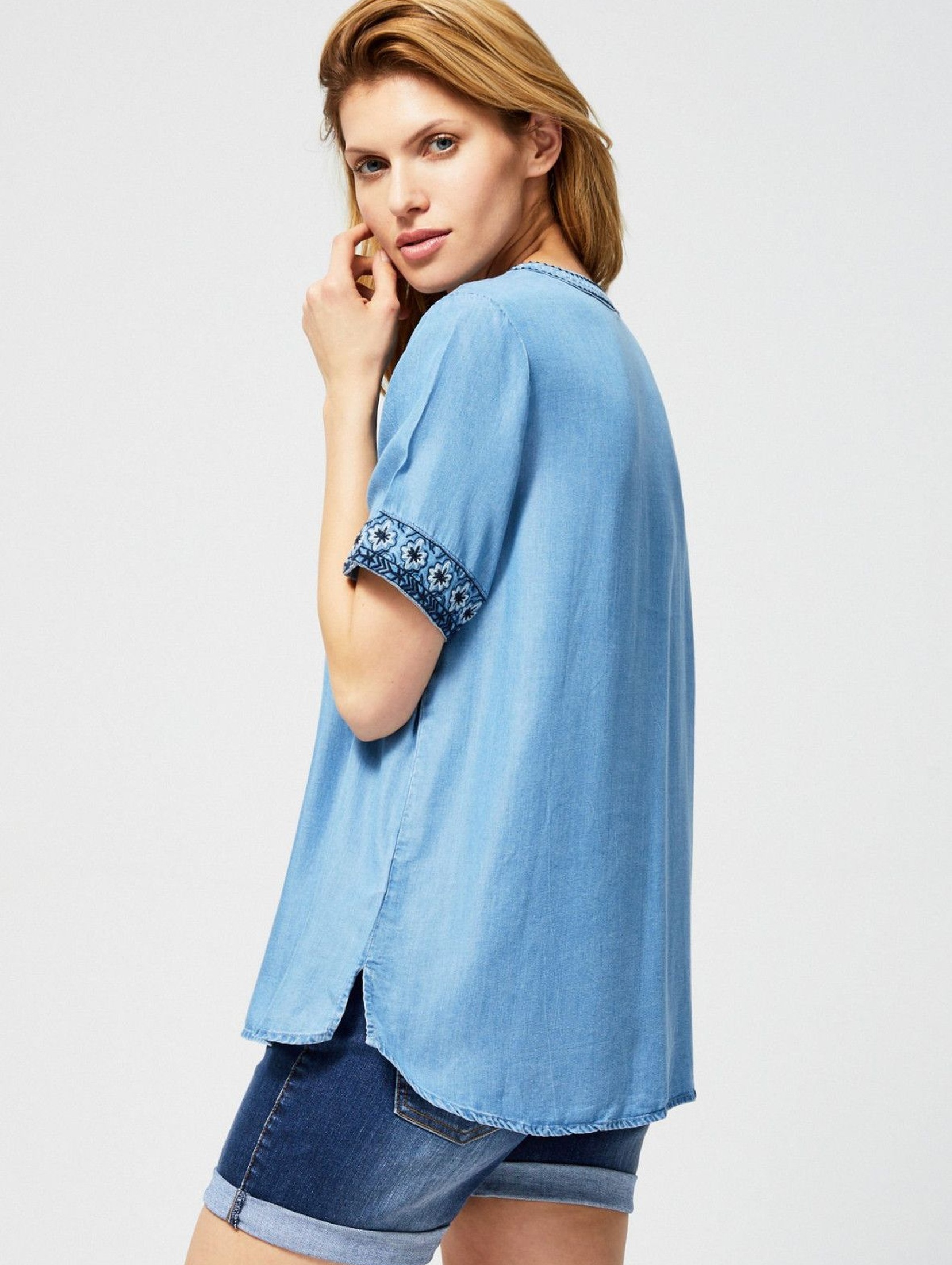 Koszula damska z haftem i frędzlami niebieska