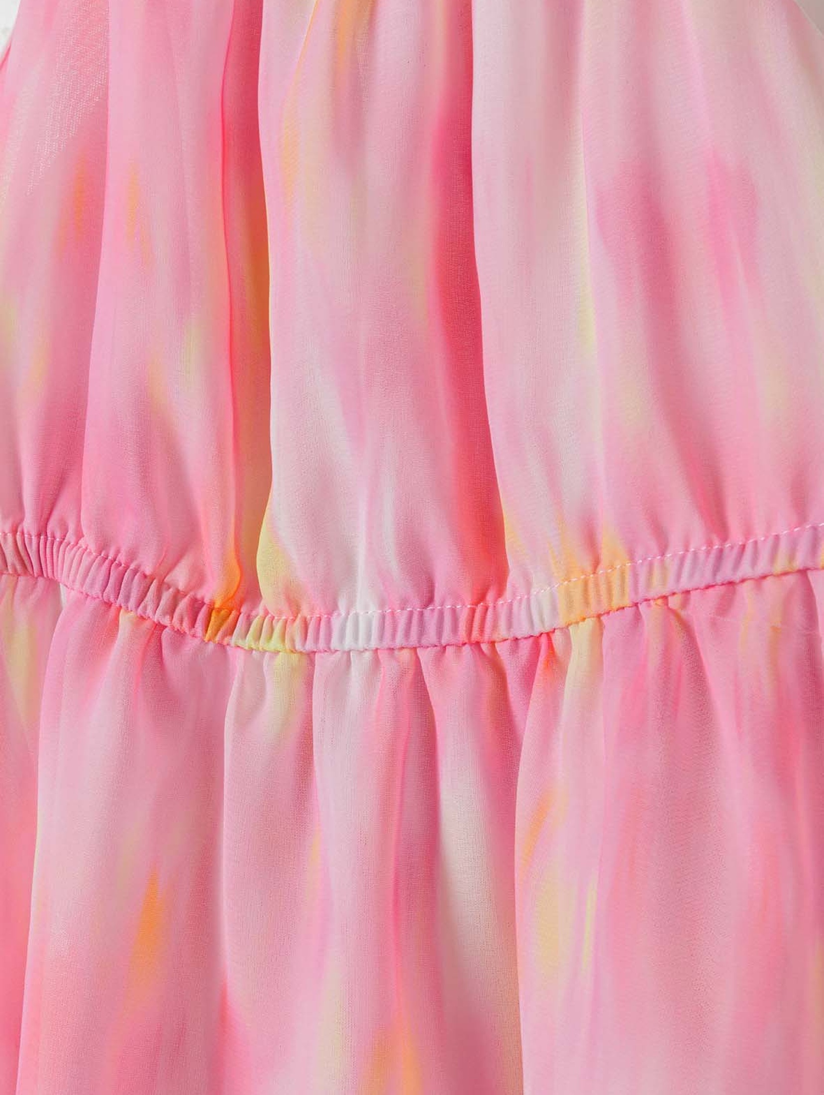 Lekka sukienka na ramiączkach z asymetrycznym dołem - różowa