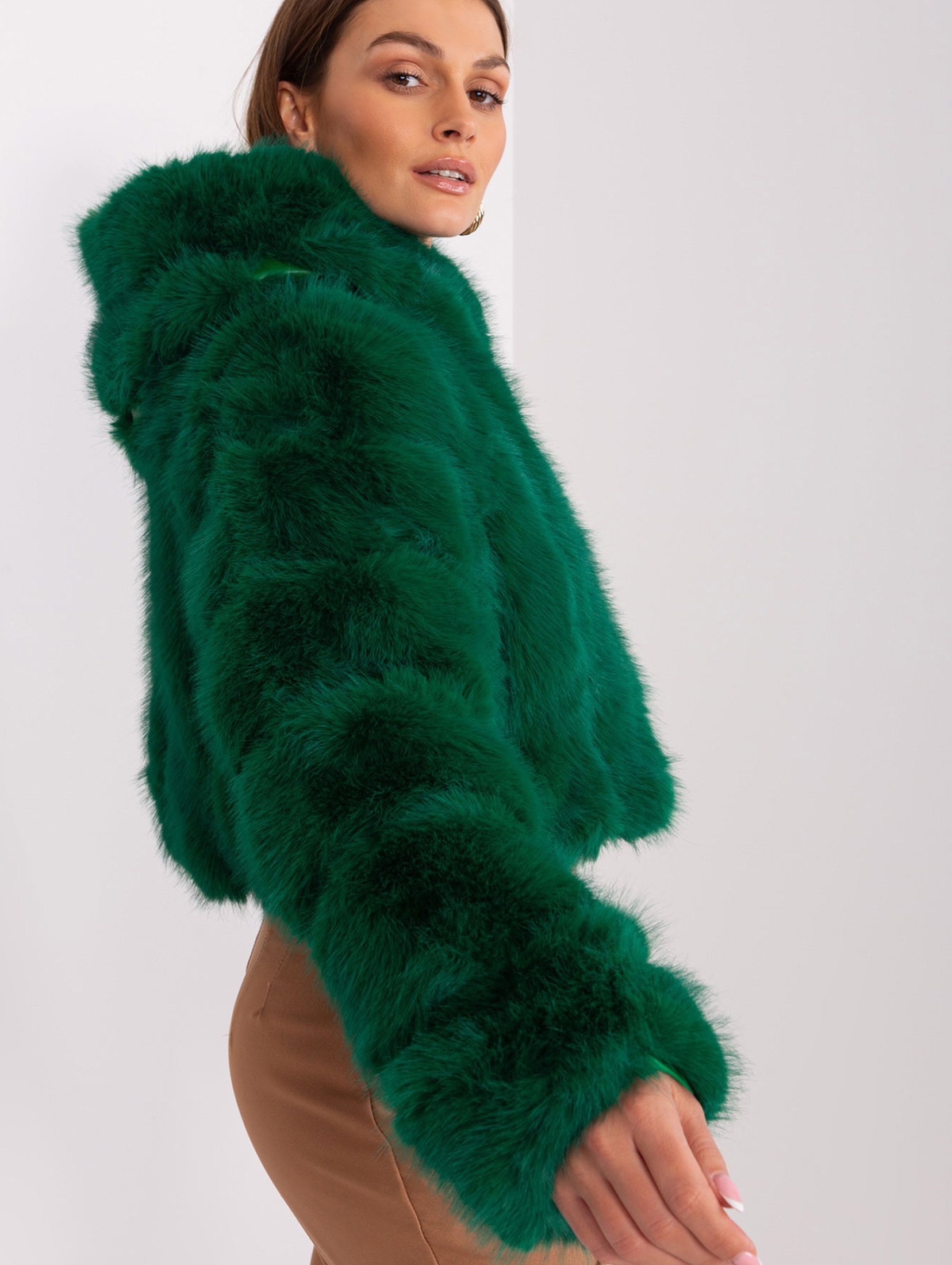 Krótka kurtka ze sztucznego futra ciemny zielony