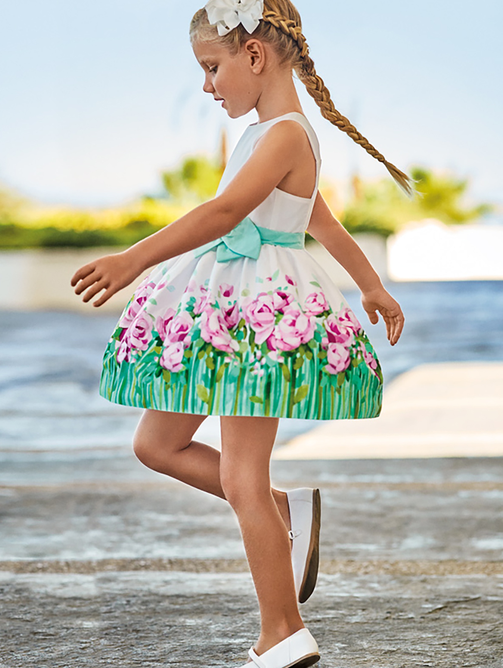 Sukienka lamówka w kwiaty dla dziewczynki Mayoral