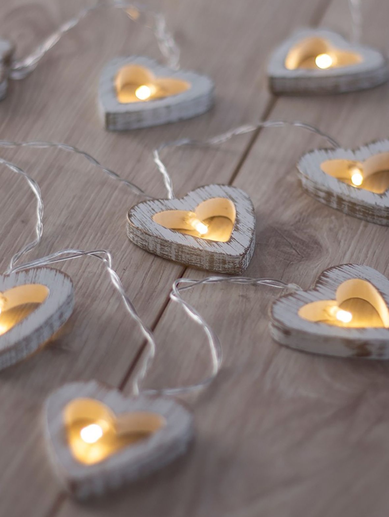 Dekoracyjne lampki LED – Wooden Heart 1,65m