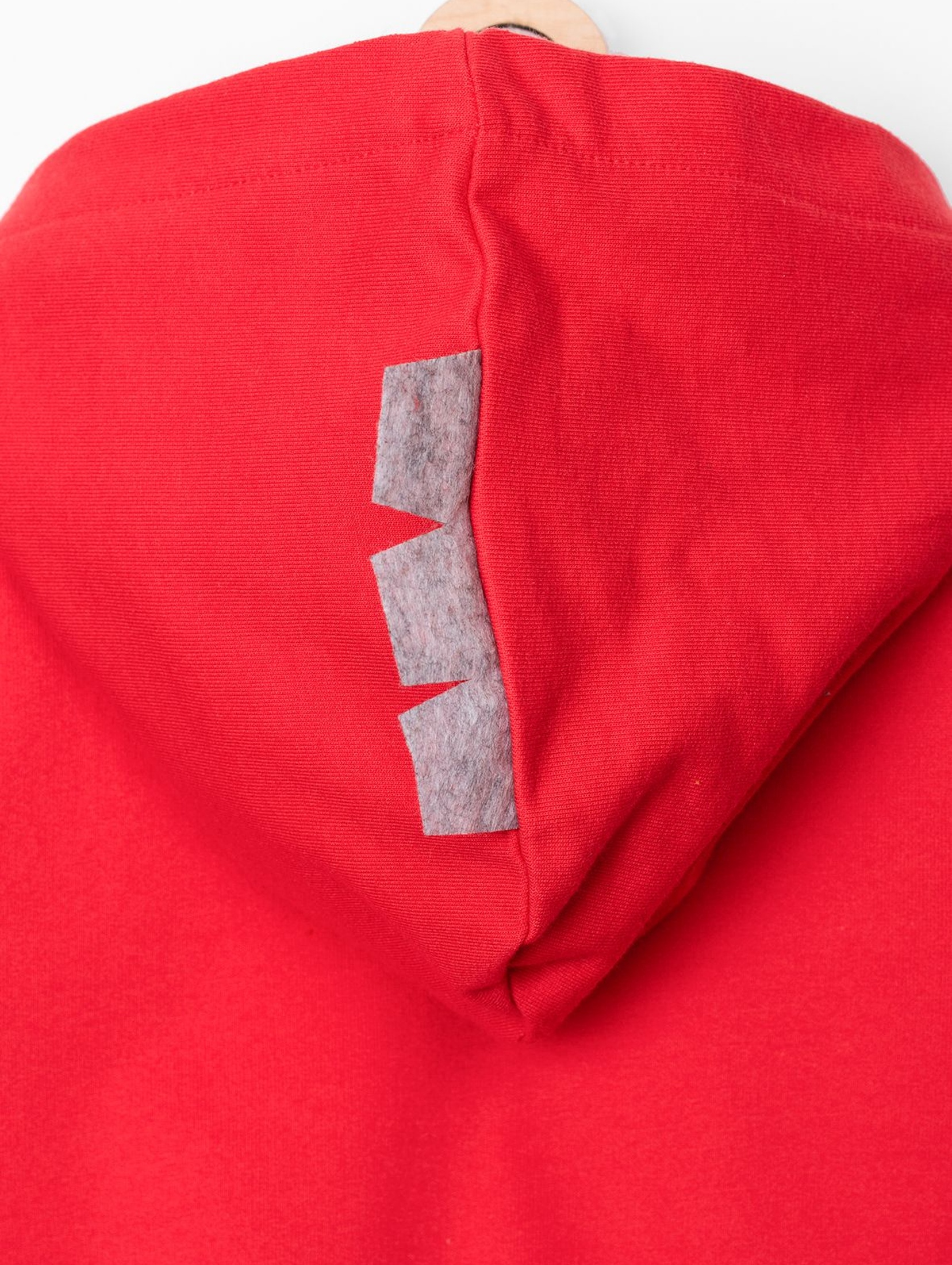 Czerwona bluza dresowa z kapturem