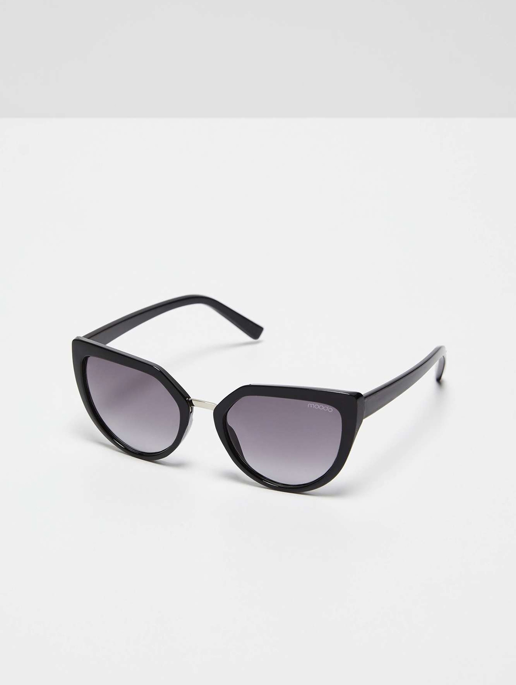 Okulary przeciwsłoneczne z kansiastymi oprawkami