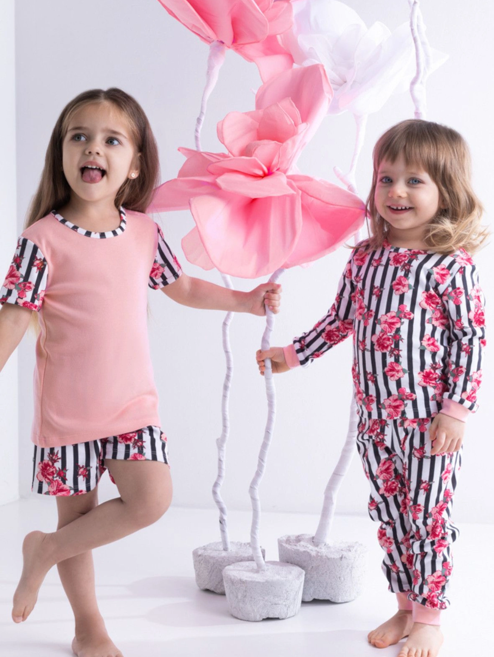 Dwuczęściowa bawełniana piżama dziewczęca w kwiaty
