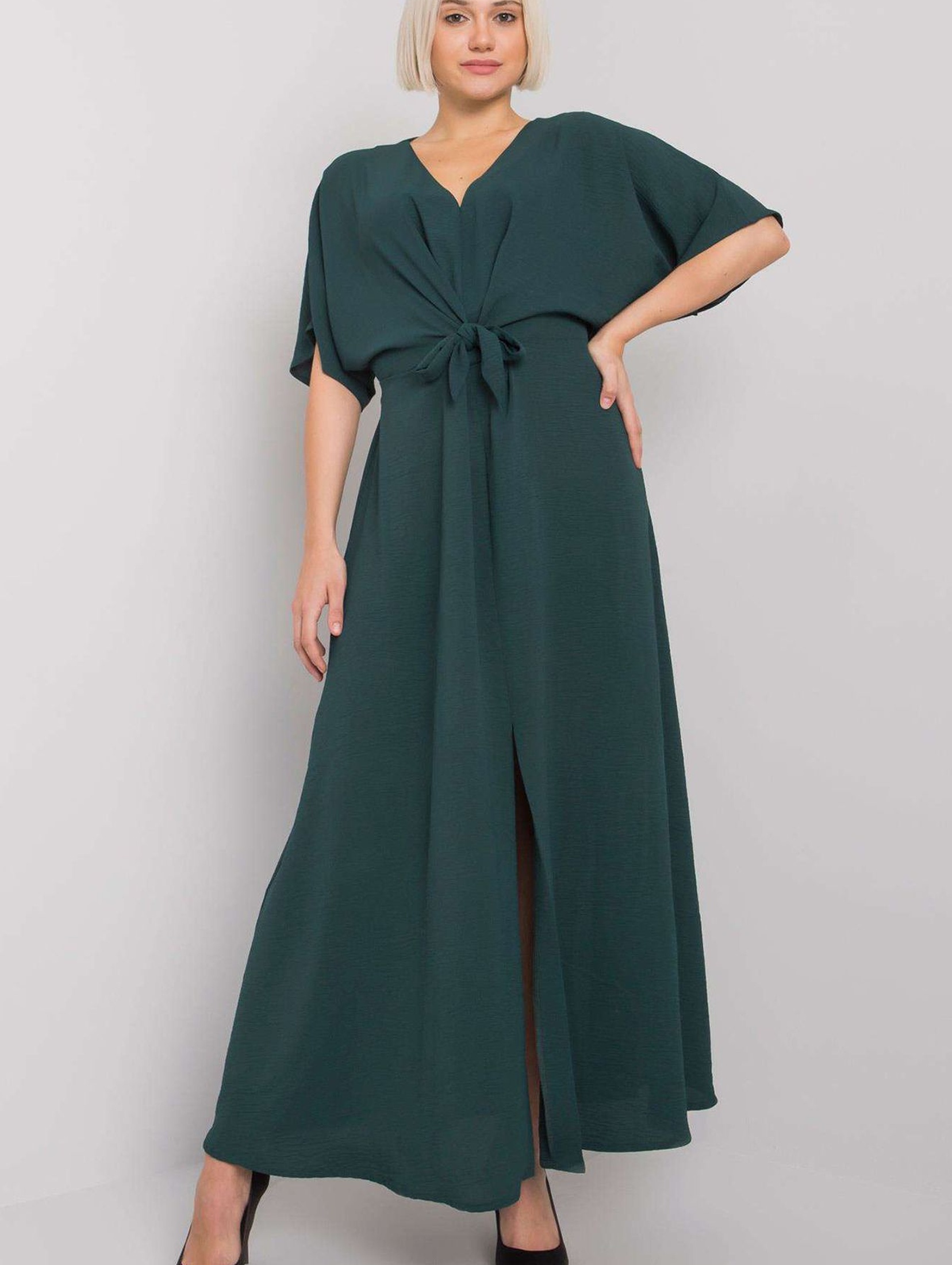 Długa sukienka damska z krótkim rękawem - ciemny zielony