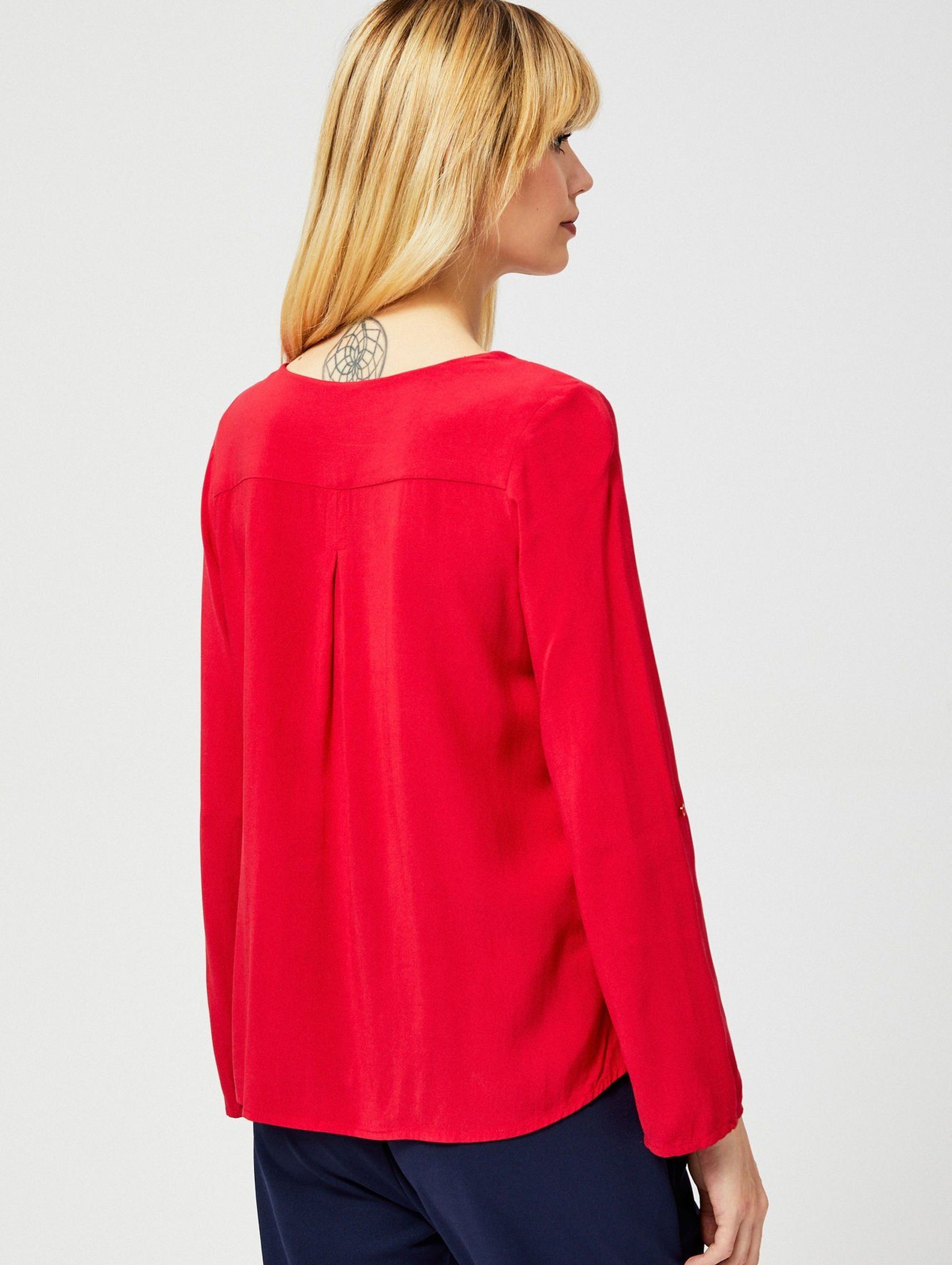 Czarwona bluzka damska z długim rękawem