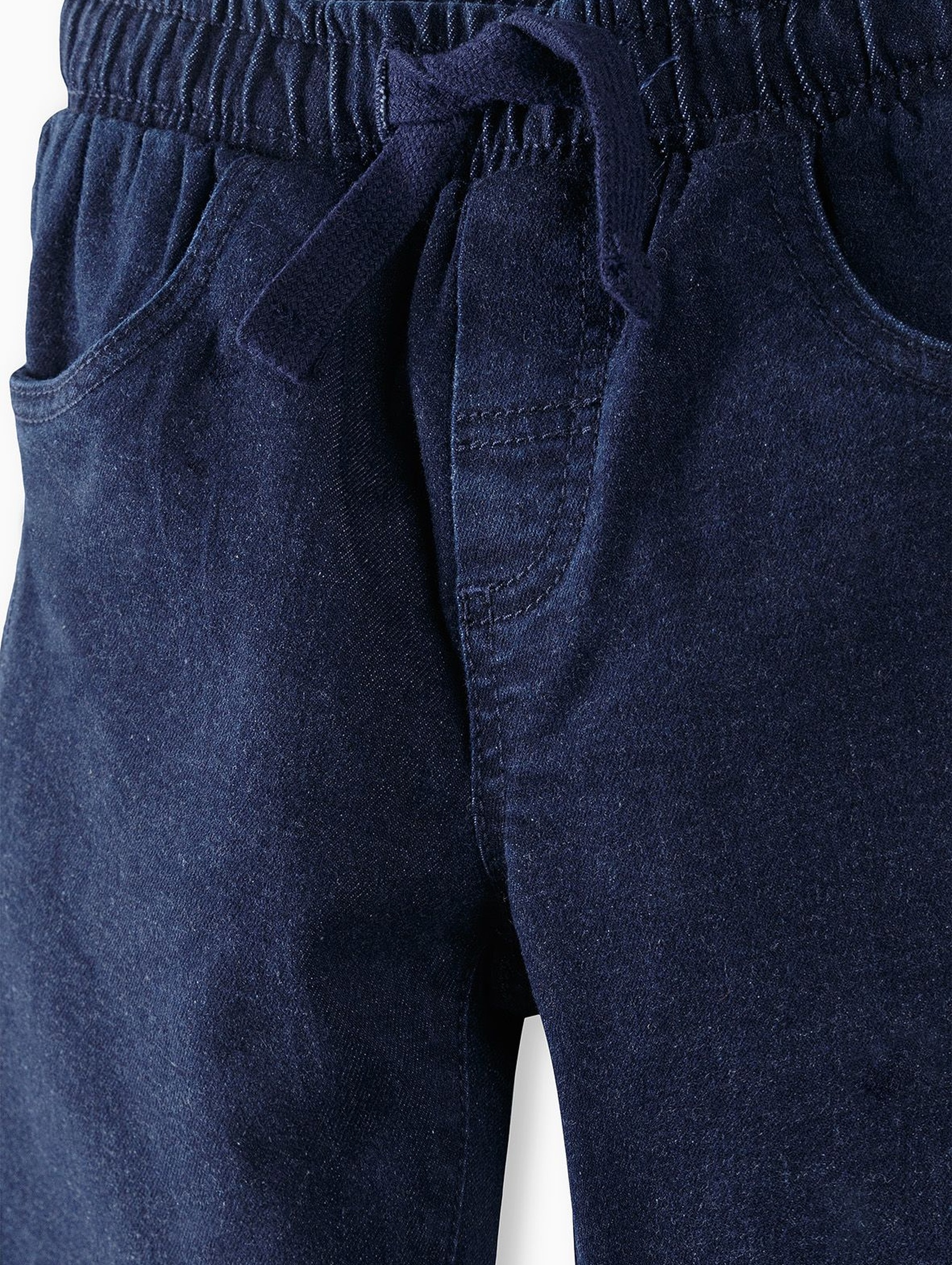 Spodnie chłopięce jeansowe w kolorze granatowymn