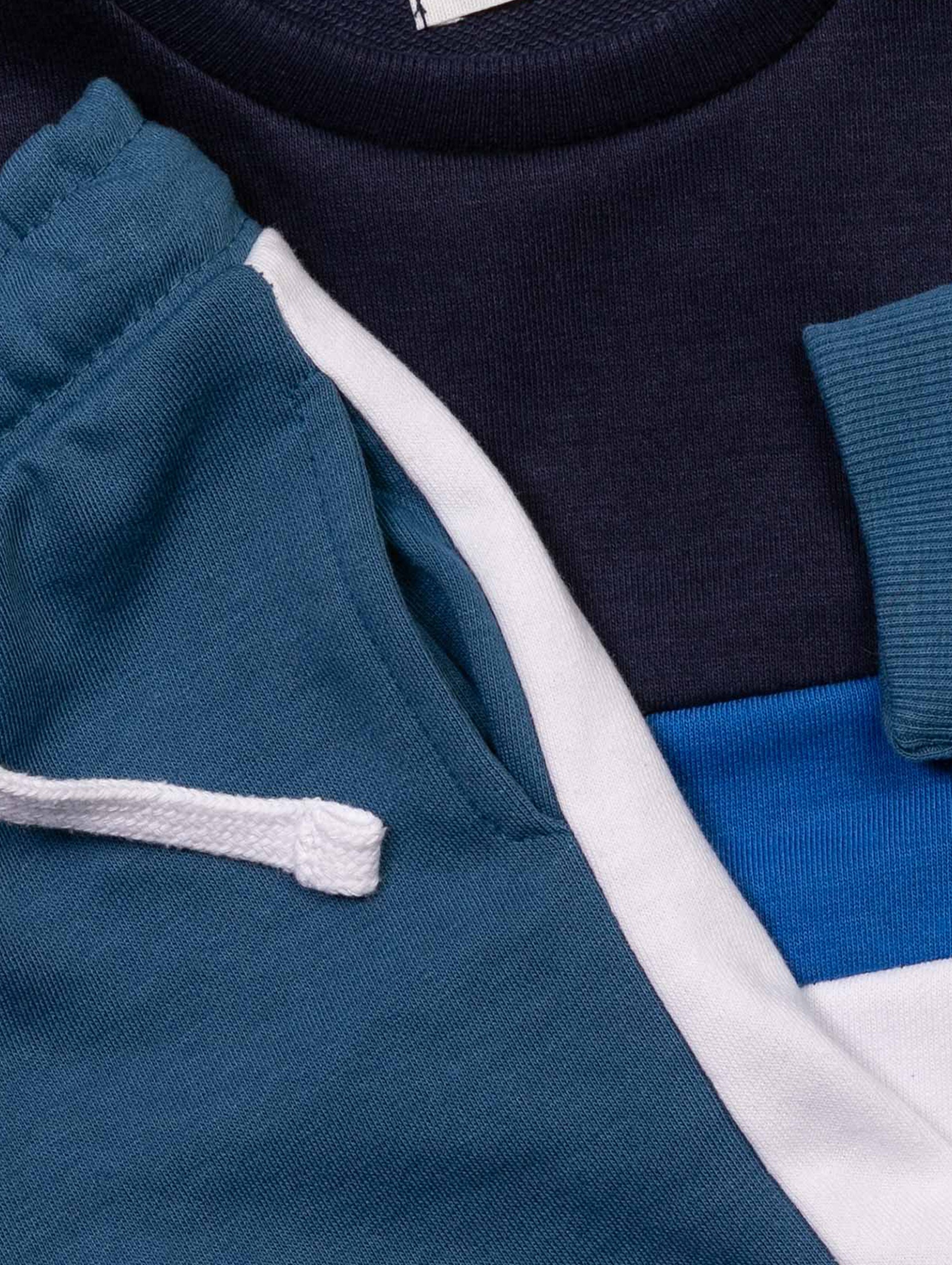 Granatowy komplet dla chłopca w paski- bluza polarowa + szorty
