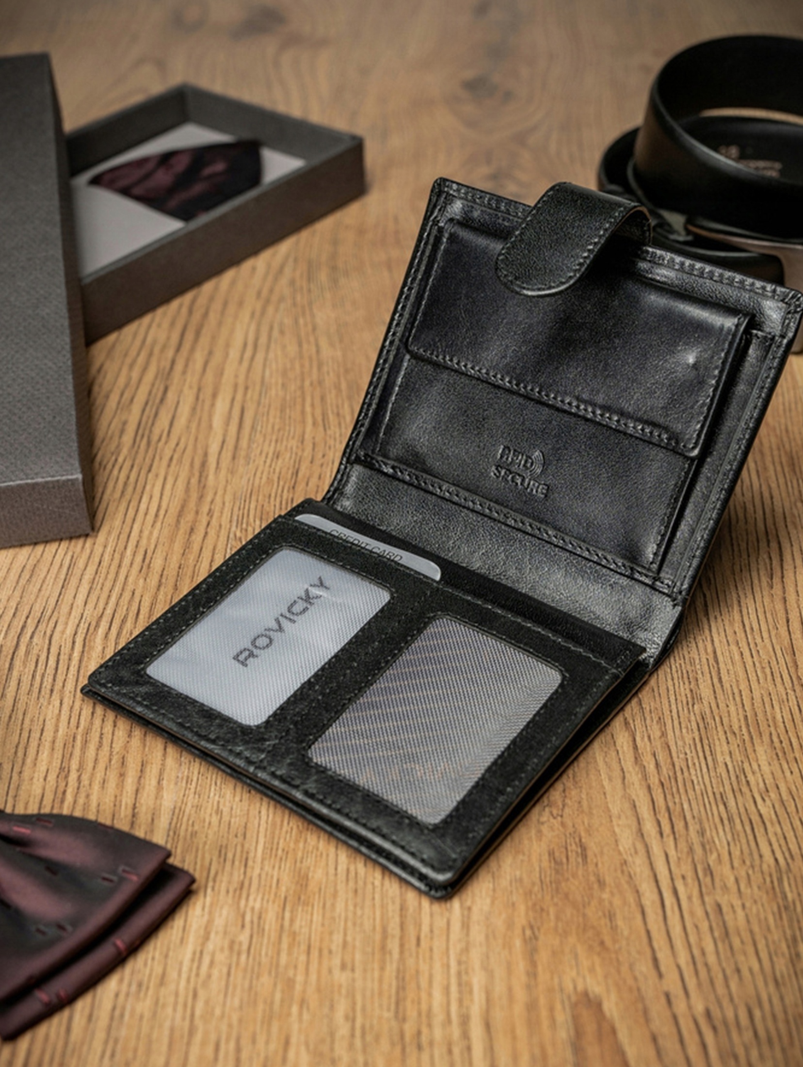Elegancki portfel męski ze skóry naturalnej - Rovicky