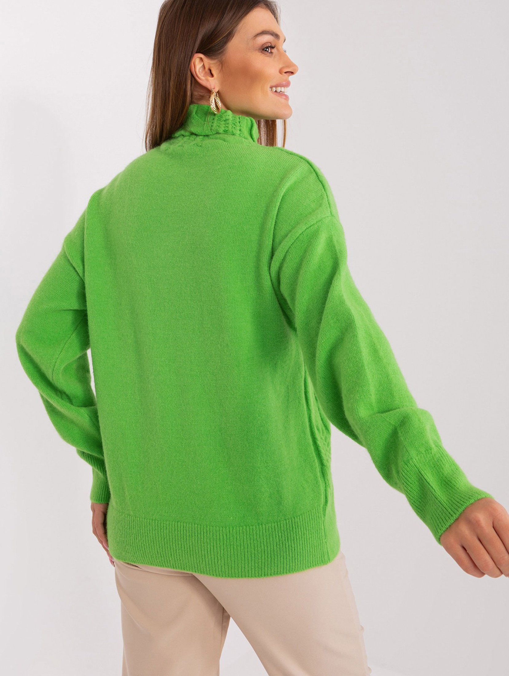 Damski sweter z golfem jasny zielony