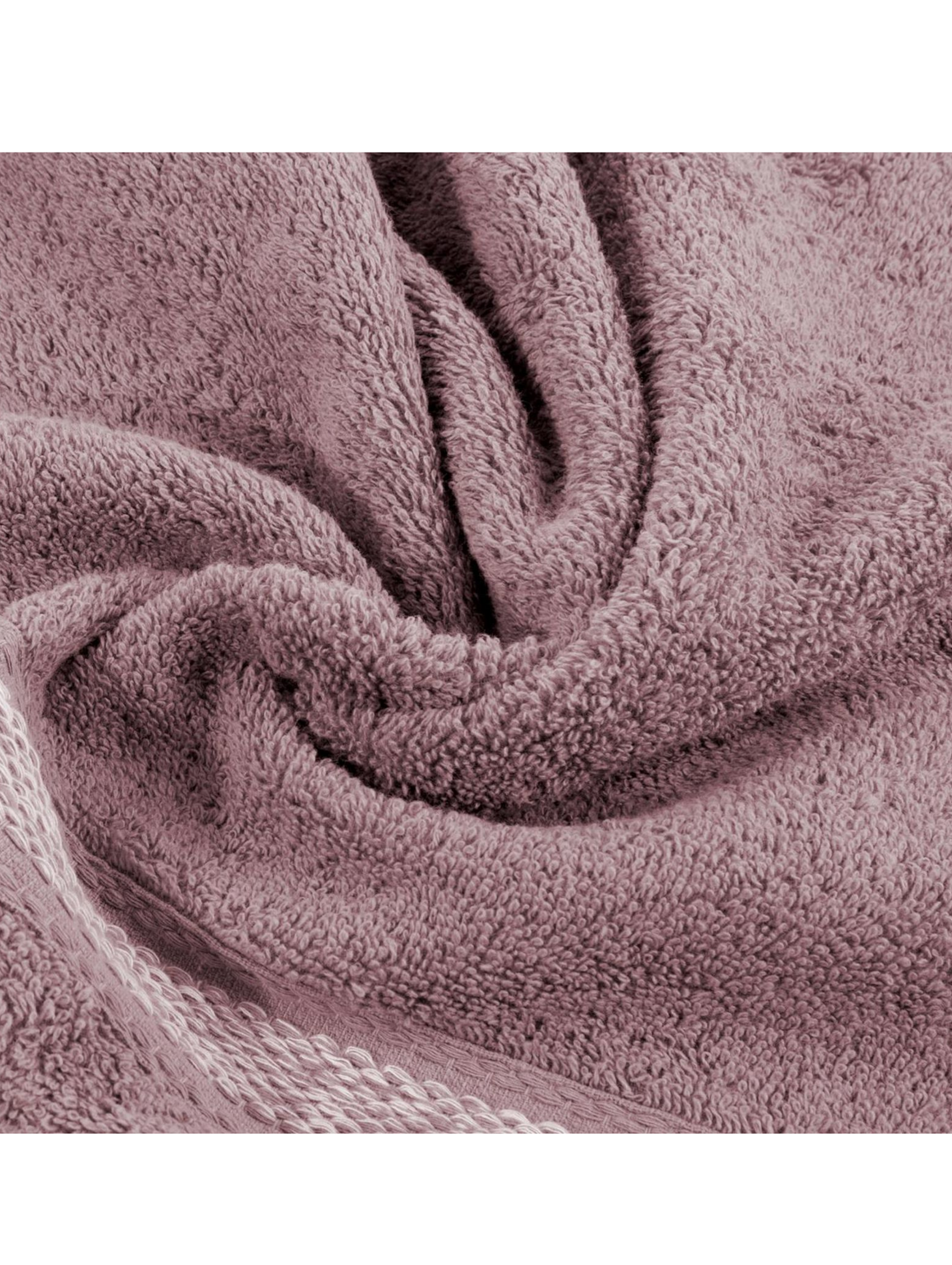 Różowy ręcznik 70x140 cm z ozdobnym pasem