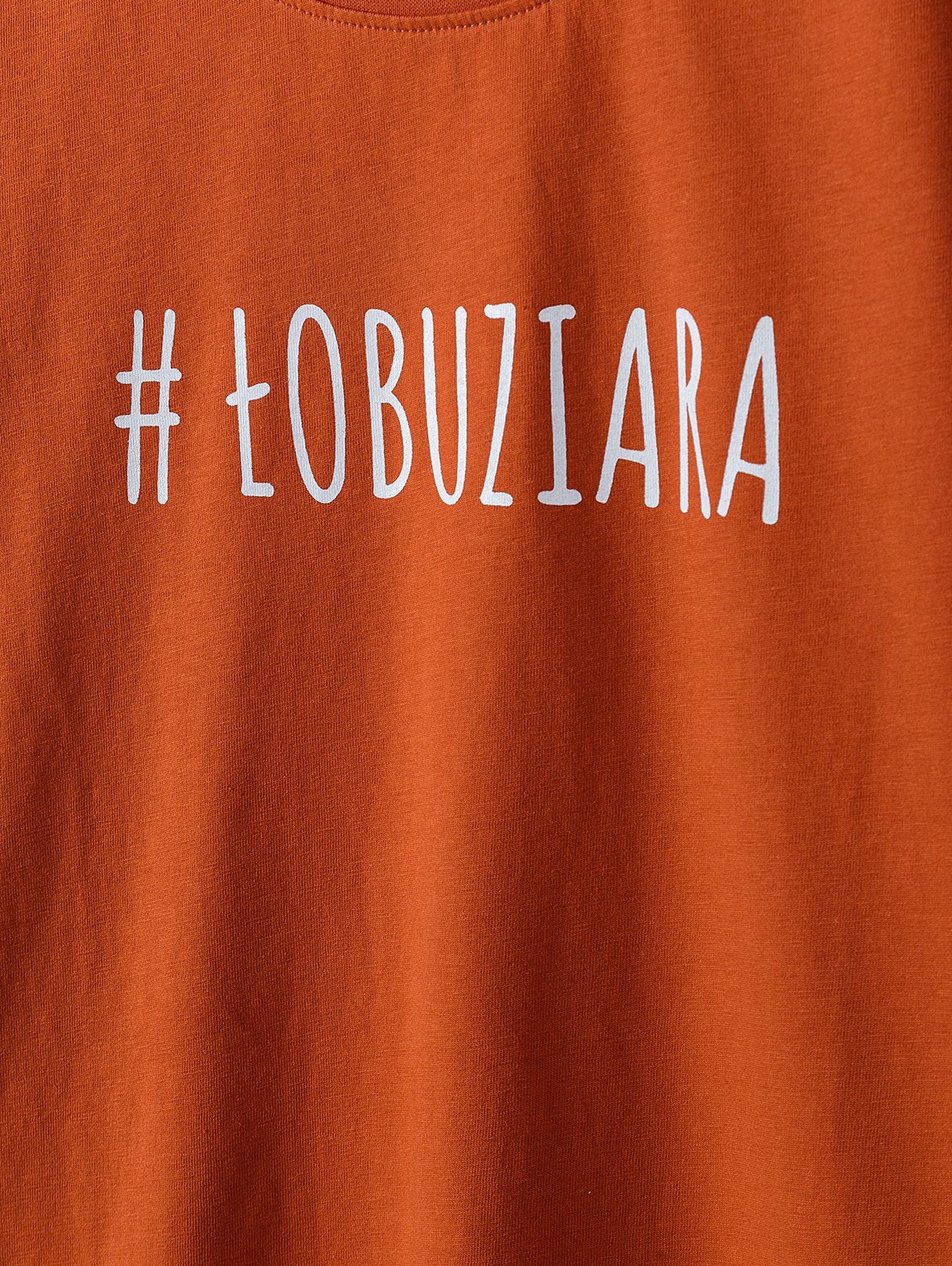Bawełniany czerwony  t-shirt damski z napisem #Łobuziara