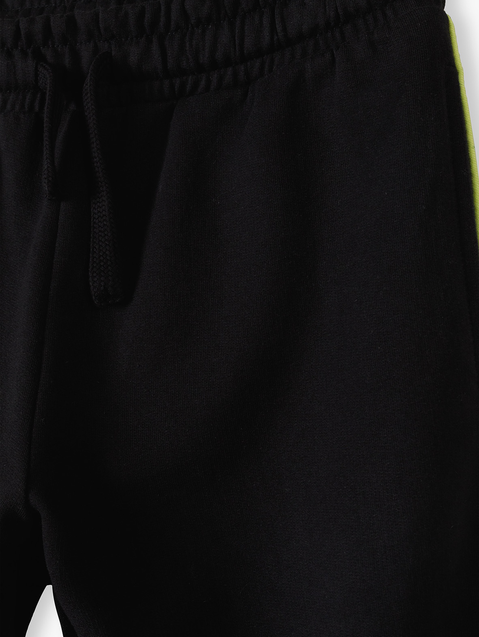 Czarne spodnie dresowe typu joggersy z lampasami - Lincoln&Sharks