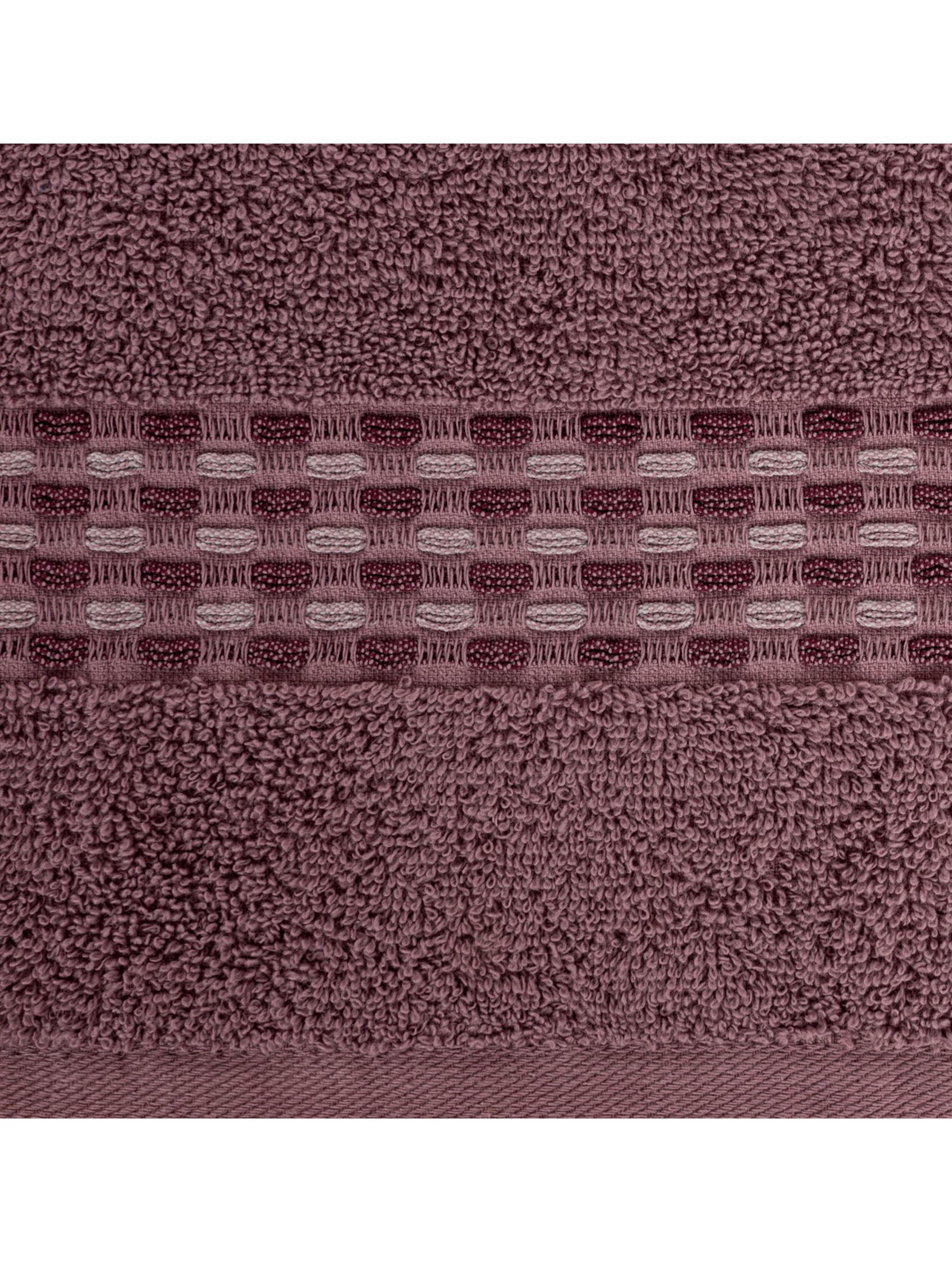 Liliowy ręcznik ze zdobieniami 50x90 cm