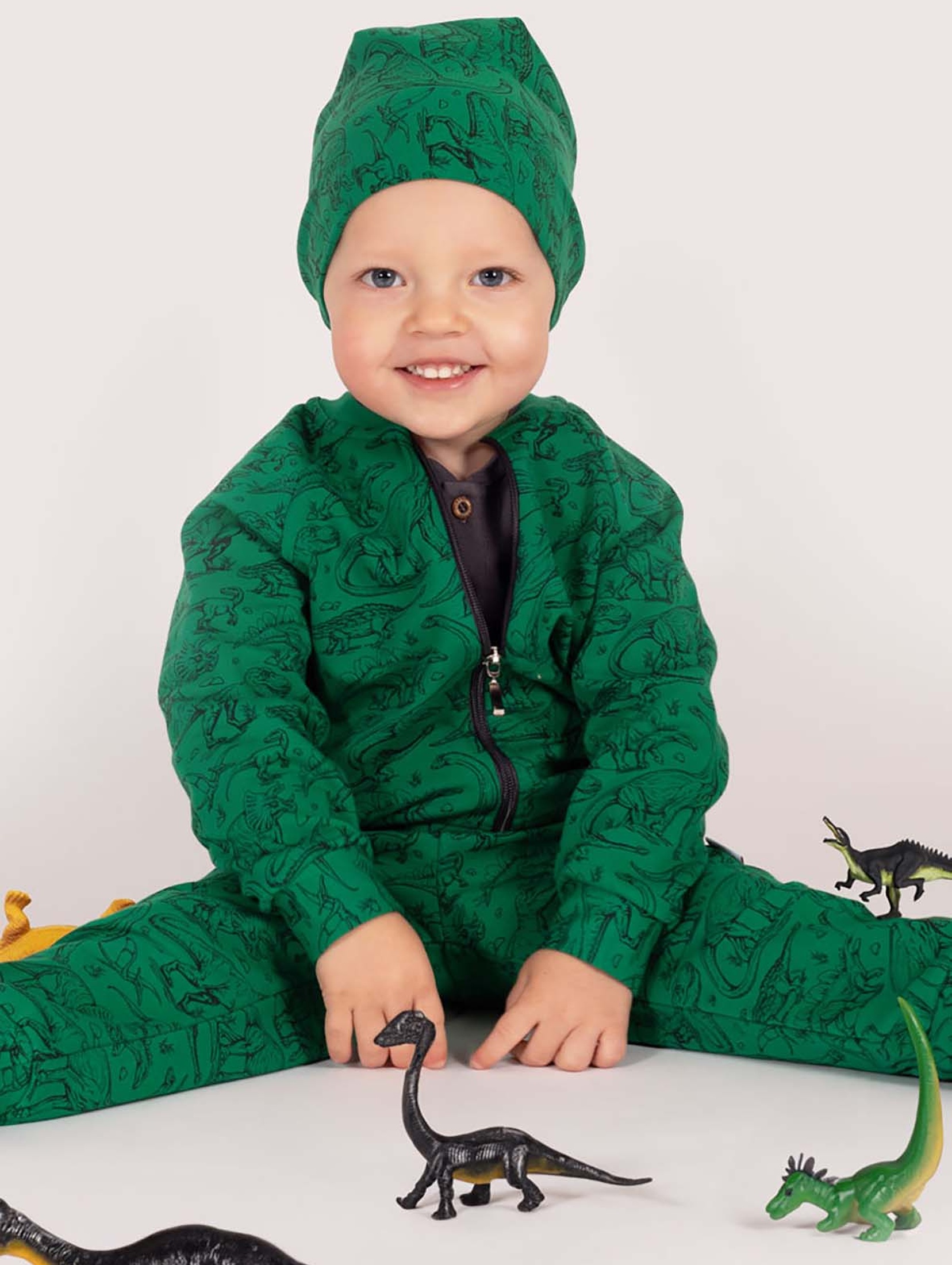 Zielona czapka chłopięca dzianinowa w dinozaury