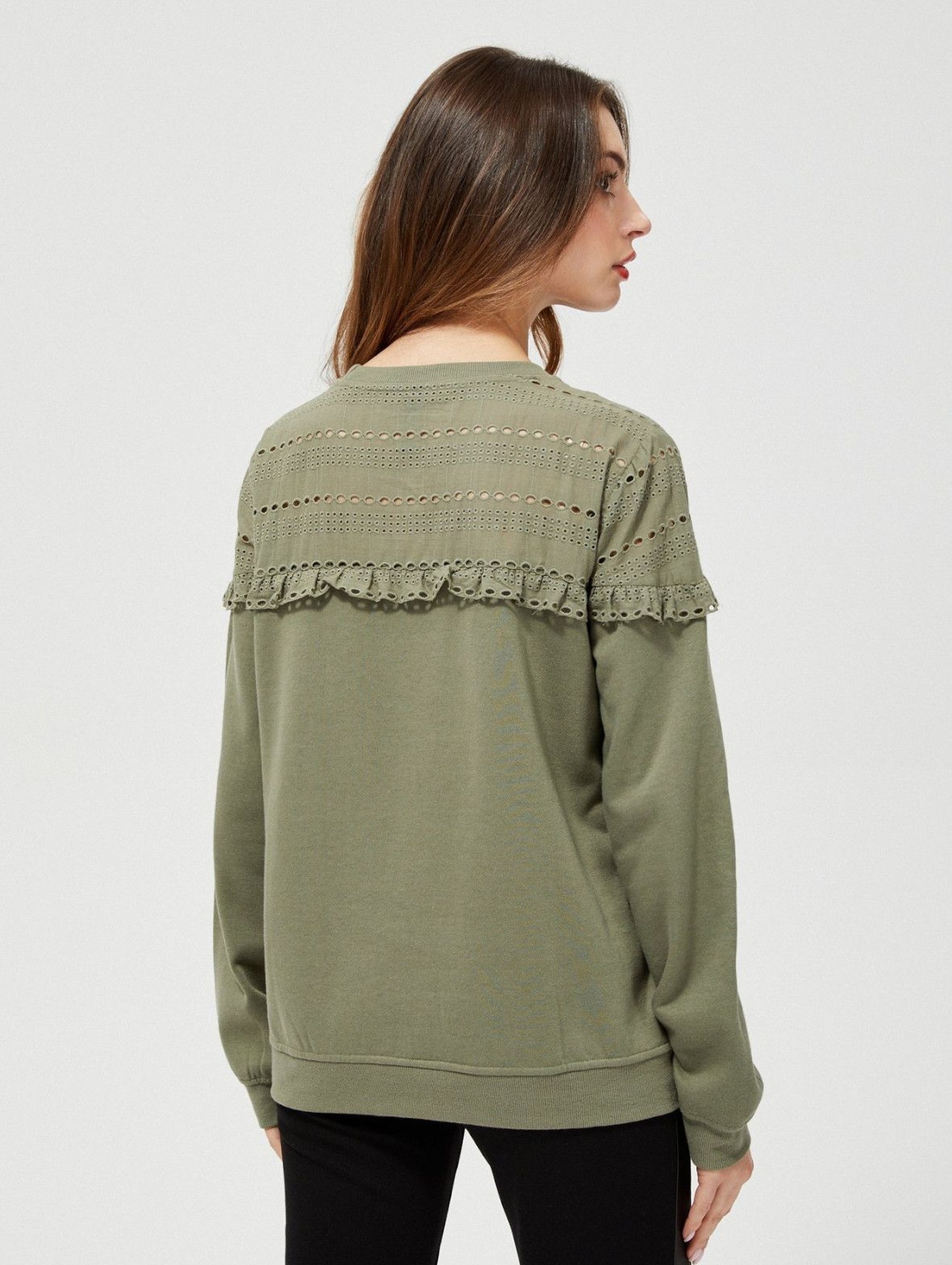 Bluza dresowa damska z ażurowym zdobieniem - zielona