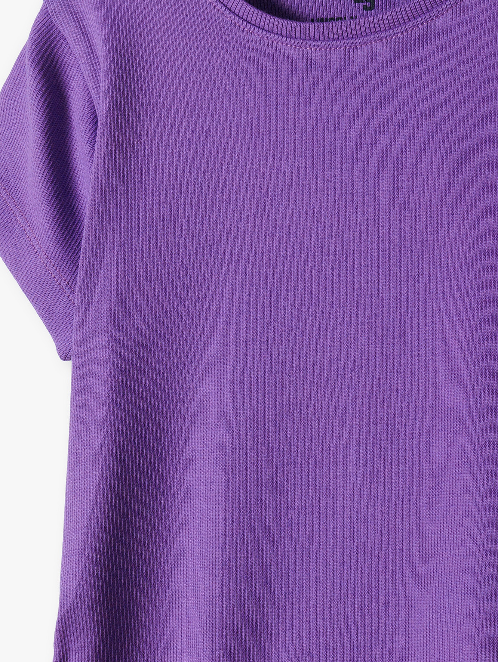 Fioletowa prążkowana koszulka dziewczęca z regulacją po bokach