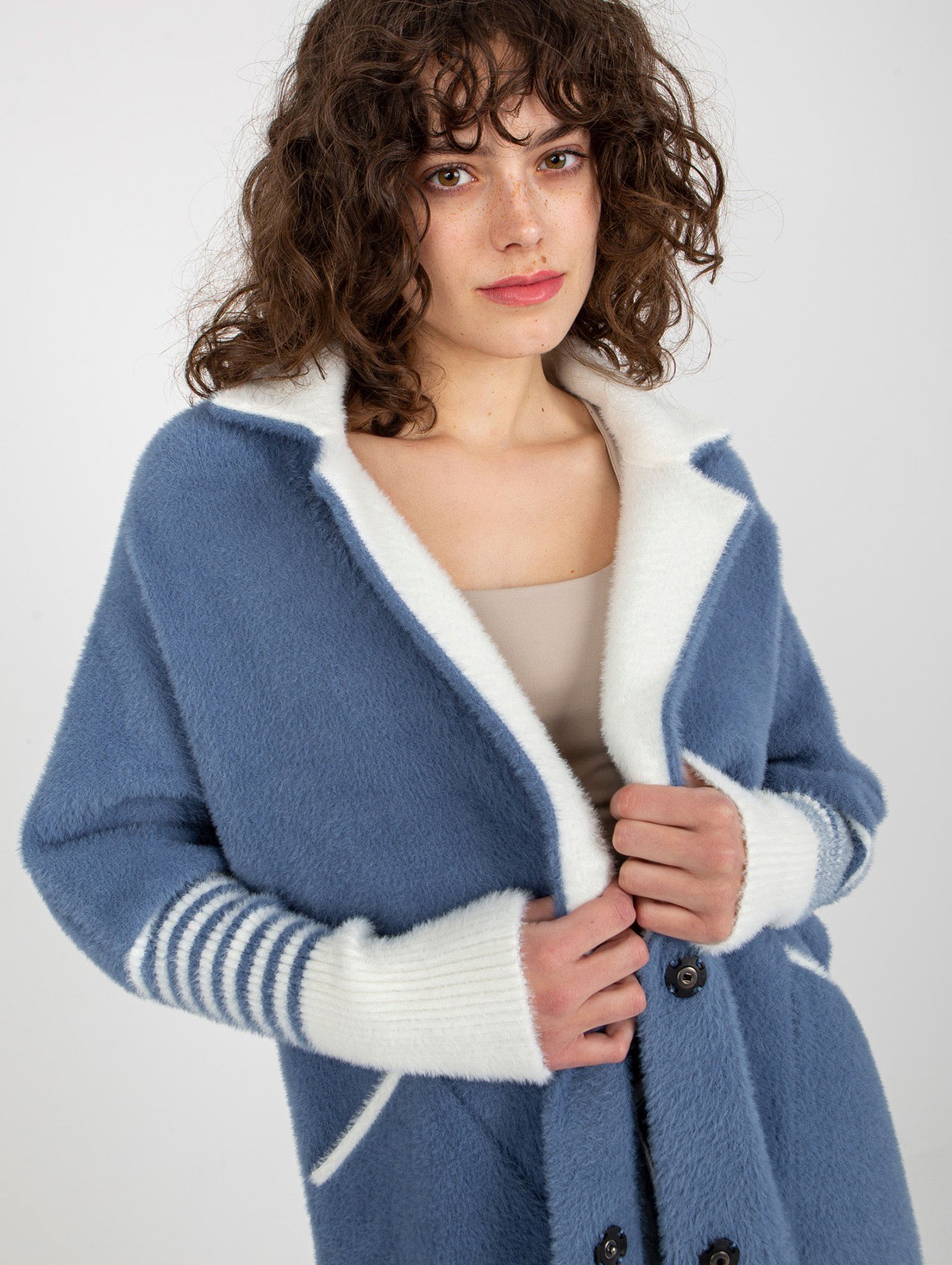 Ciemnoniebieski płaszcz alpaka z dodatkiem wełny