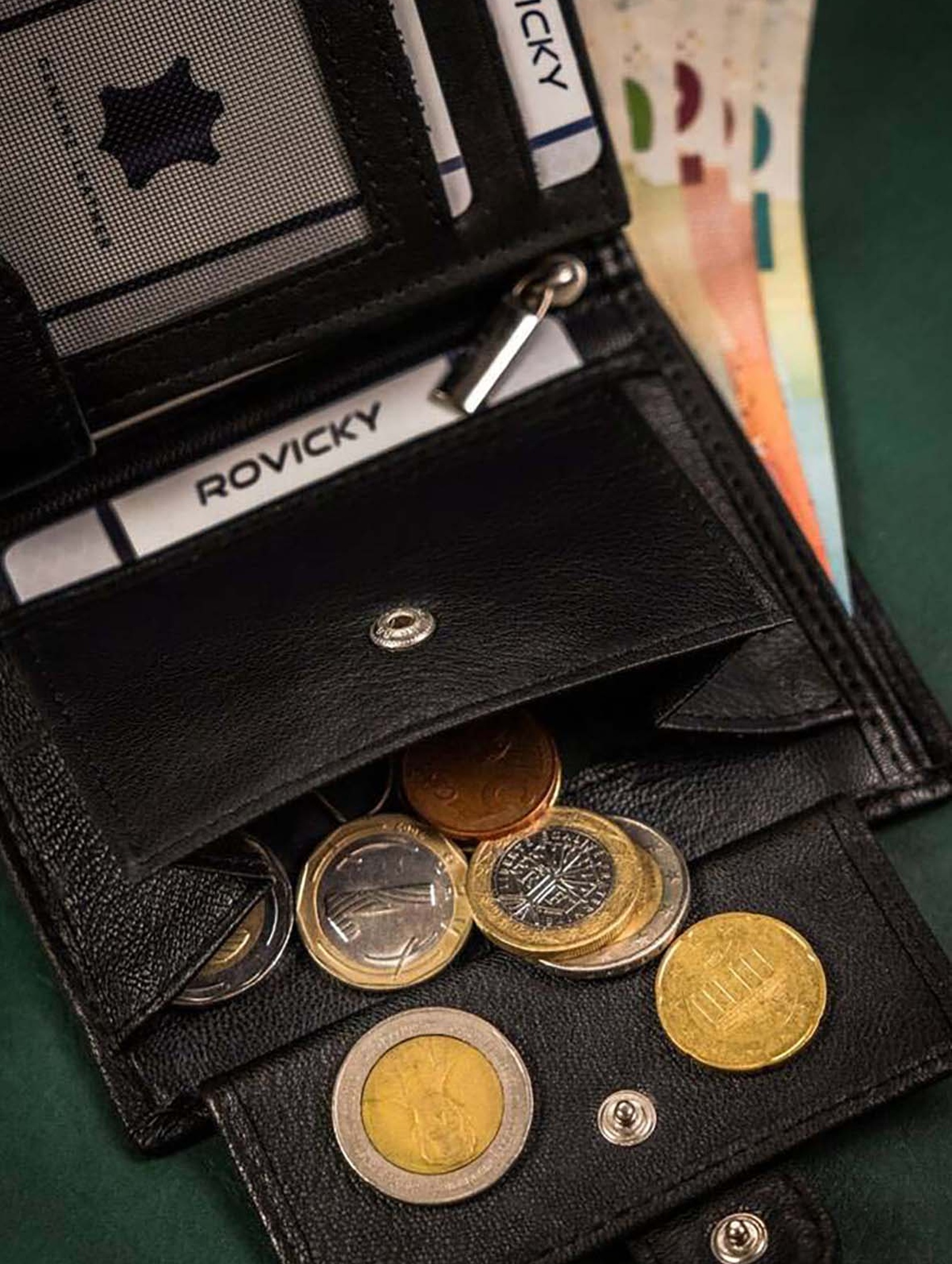 Klasyczny, skórzany portfel męski na zatrzask - Rovicky