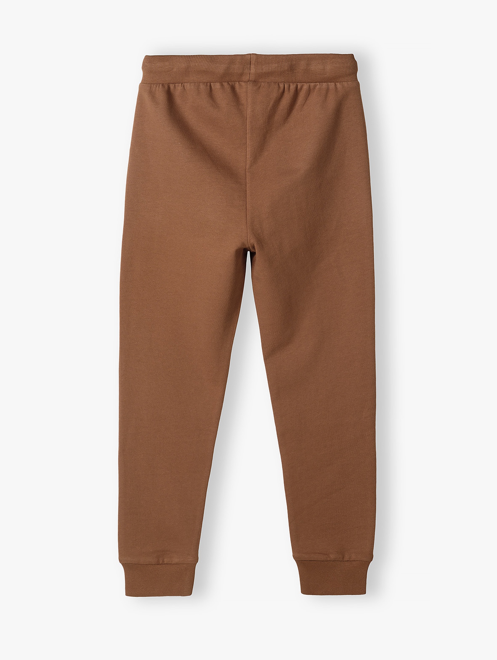Brązowe spodnie dresowe slim fit chłopięce z napisem na nogawce