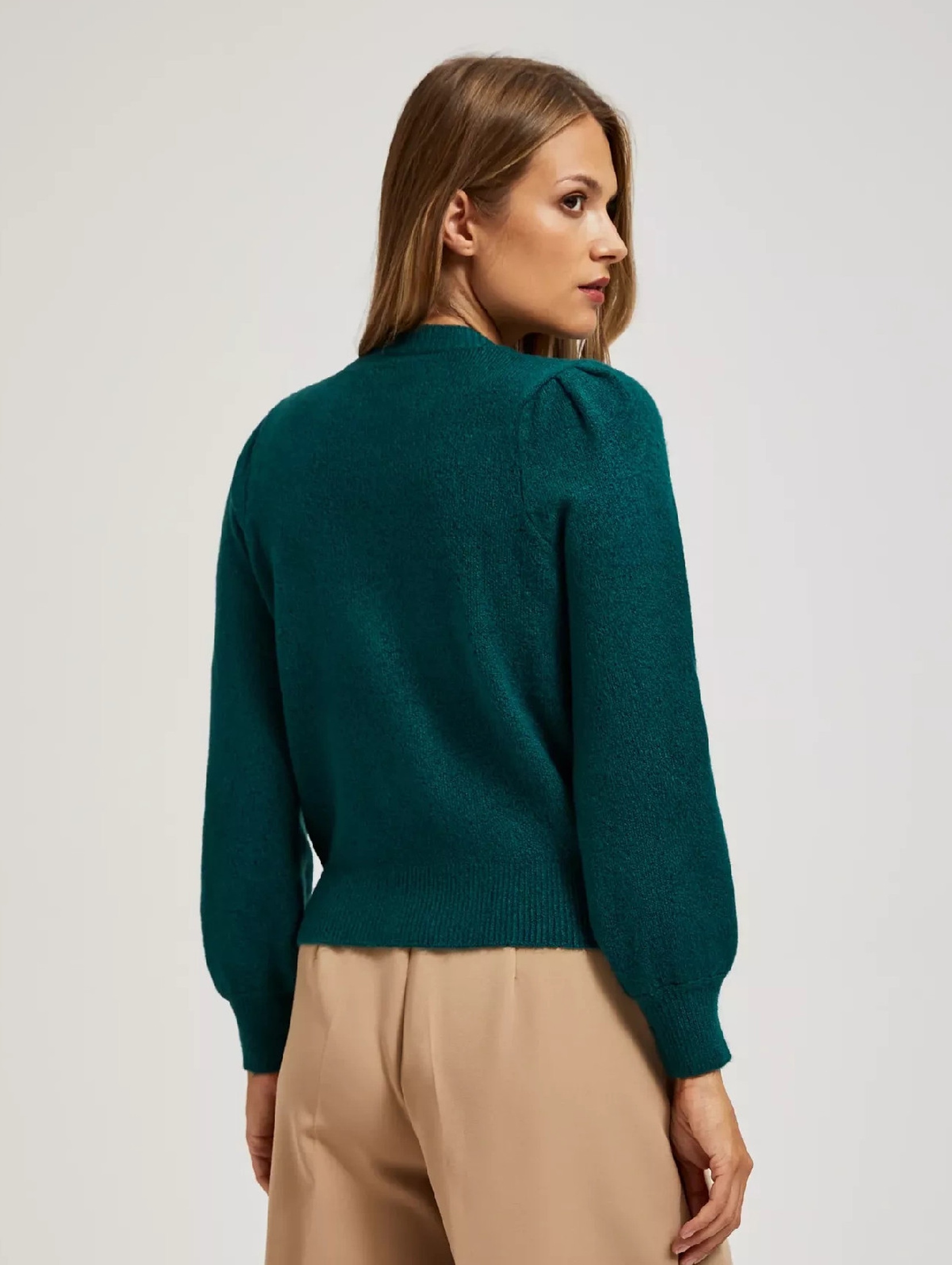 Zielony sweter damski rozpinany z bufiastymi rękawami