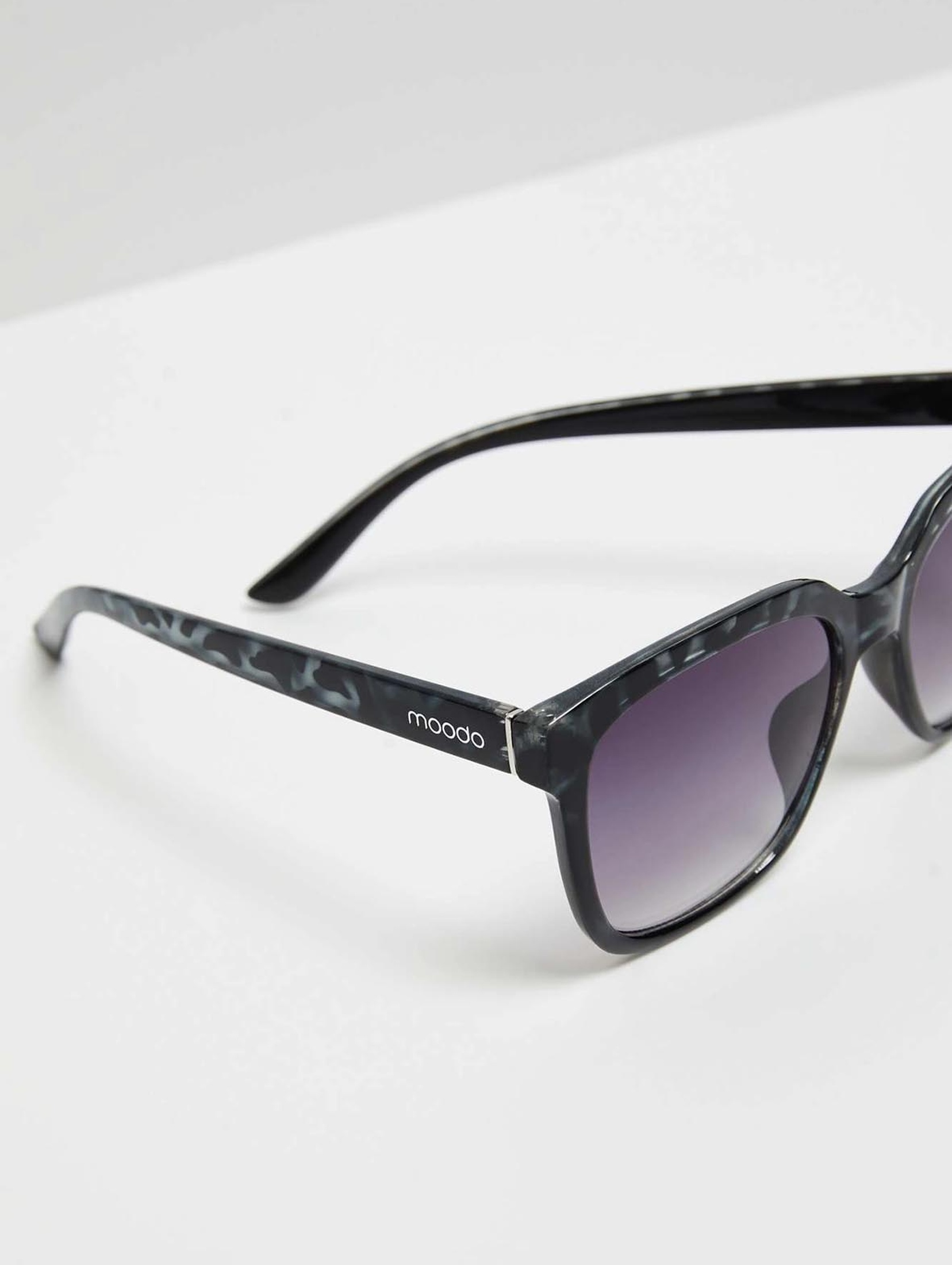 Okulary przeciwsłoneczne o kwadratowym kształcie czarne