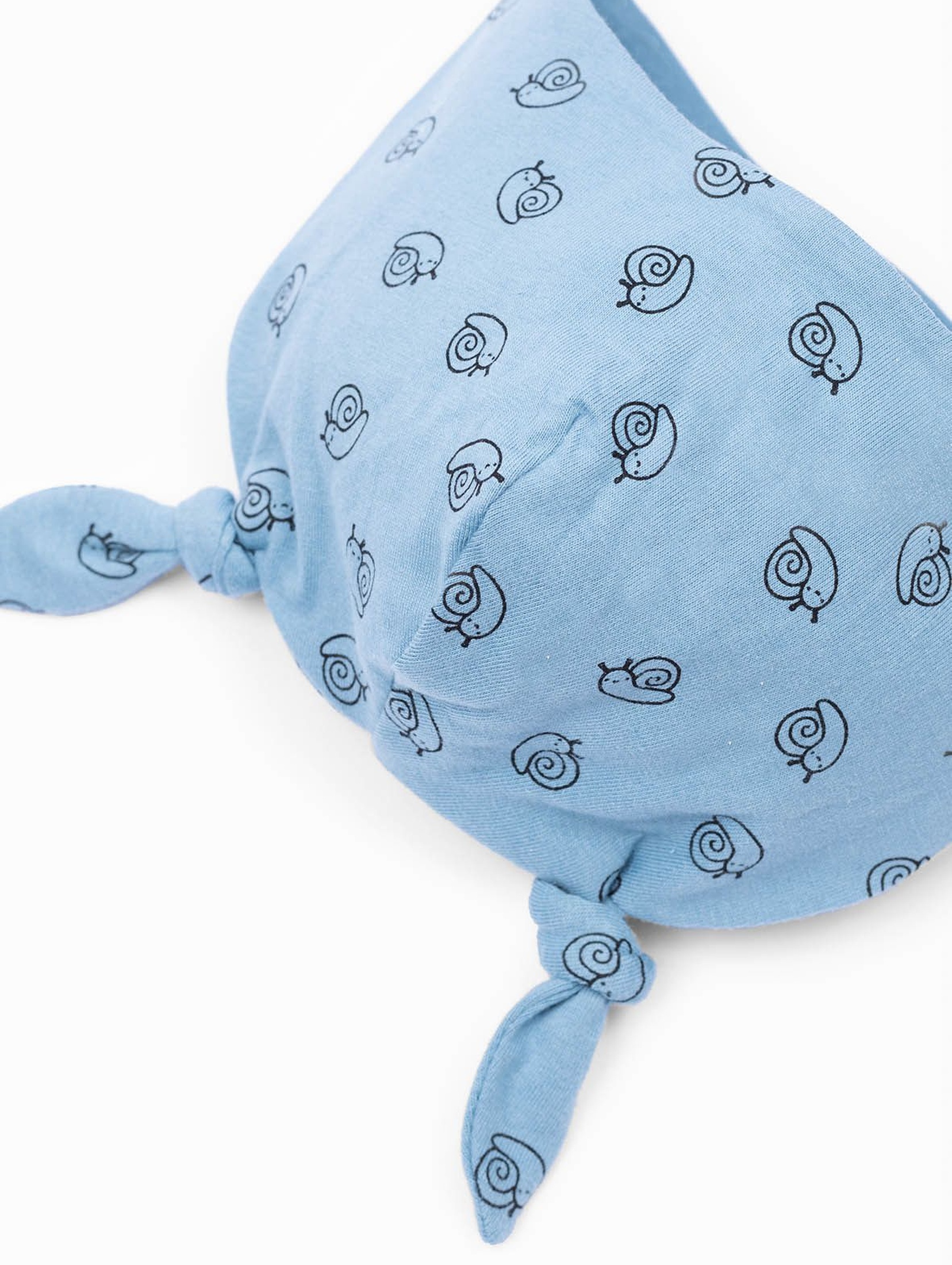 Czapeczka niemowlęca w kolorze niebieskim ze ślimakami- wiązana pod szyją