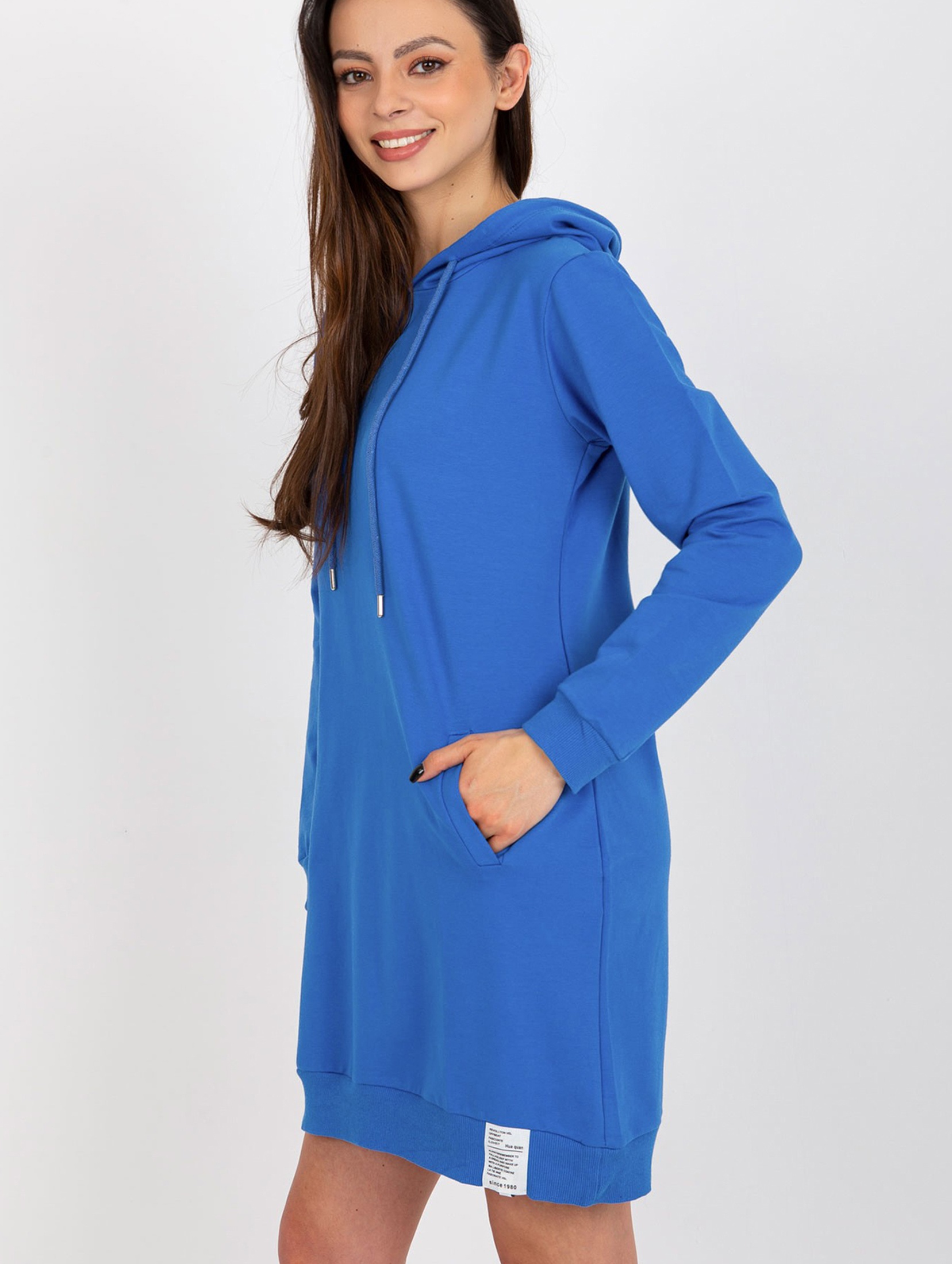 Ciemnoniebieska dresowa sukienka basic z kapturem