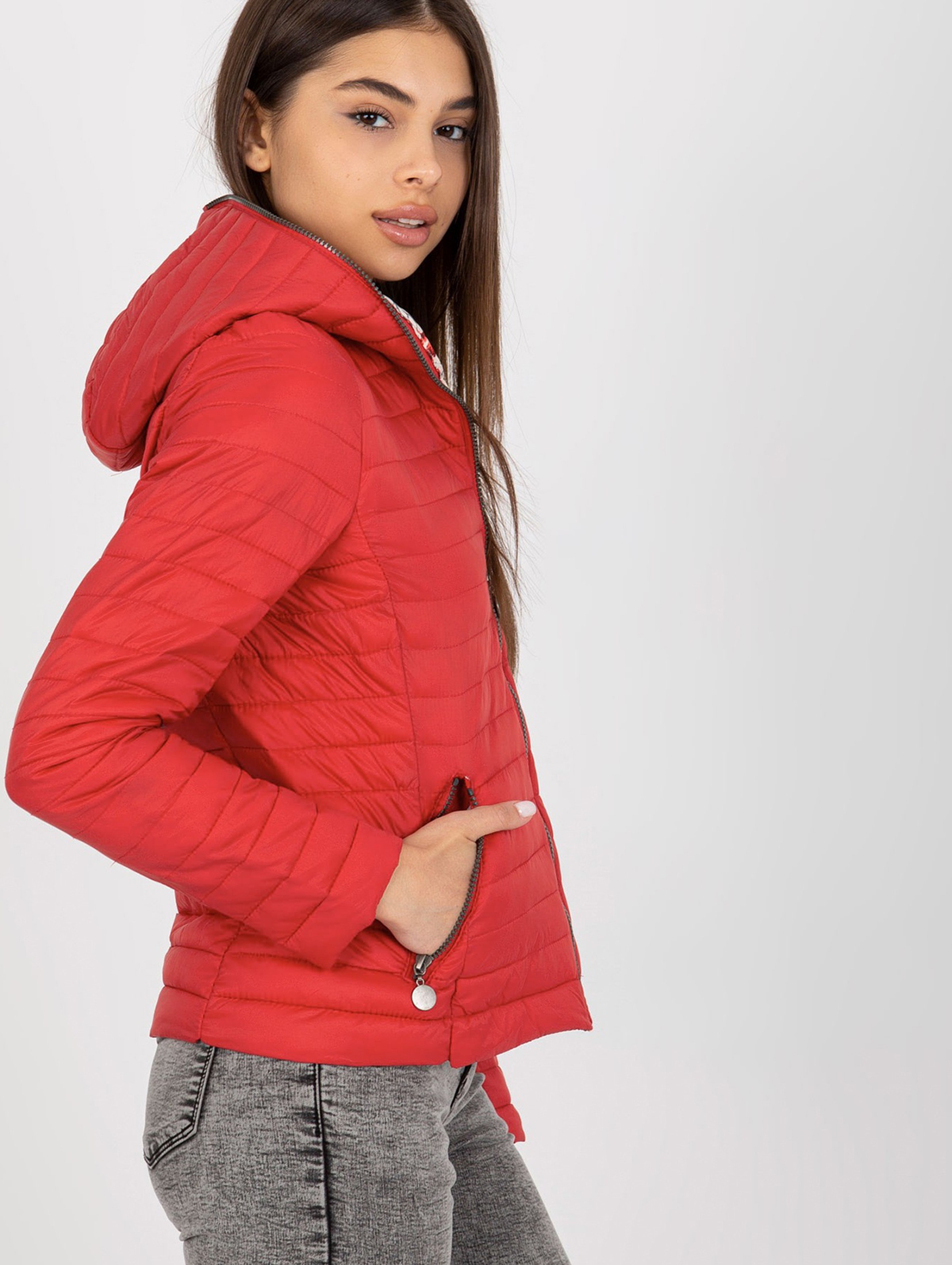 Czerwona kurtka pikowana z kieszeniami
