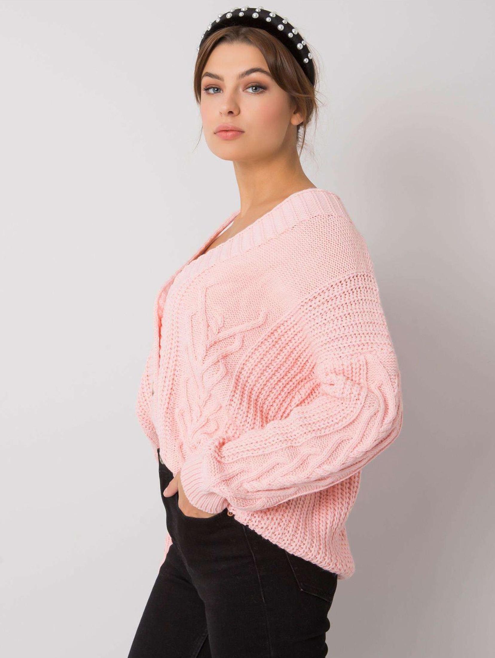 Oversizowy sweter damski - jasny róż