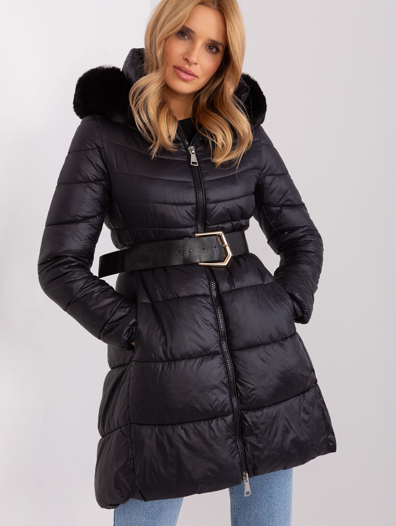 Pikowana kurtka zimowa z paskiem czarny