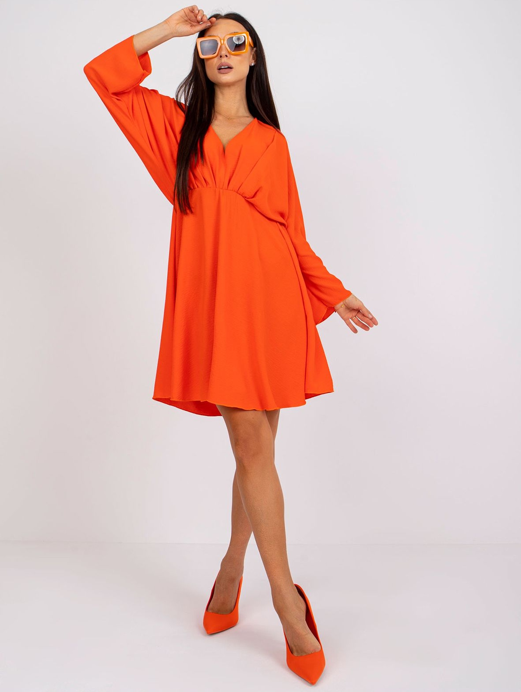Pomarańczowa sukienka kimonowa z długim rękawem