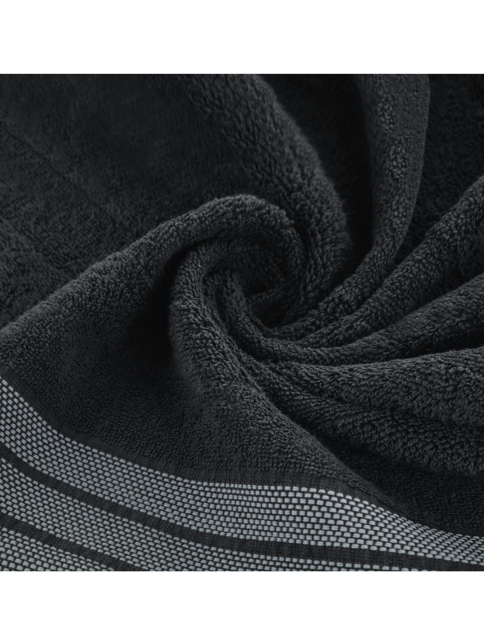Czarny ręcznik zdobiony pasami 70x140 cm
