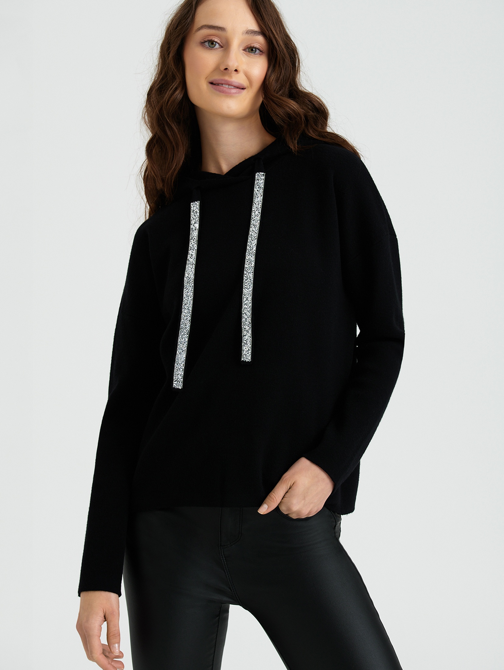 Czarny sweter damski z kapturem - Greenpoint