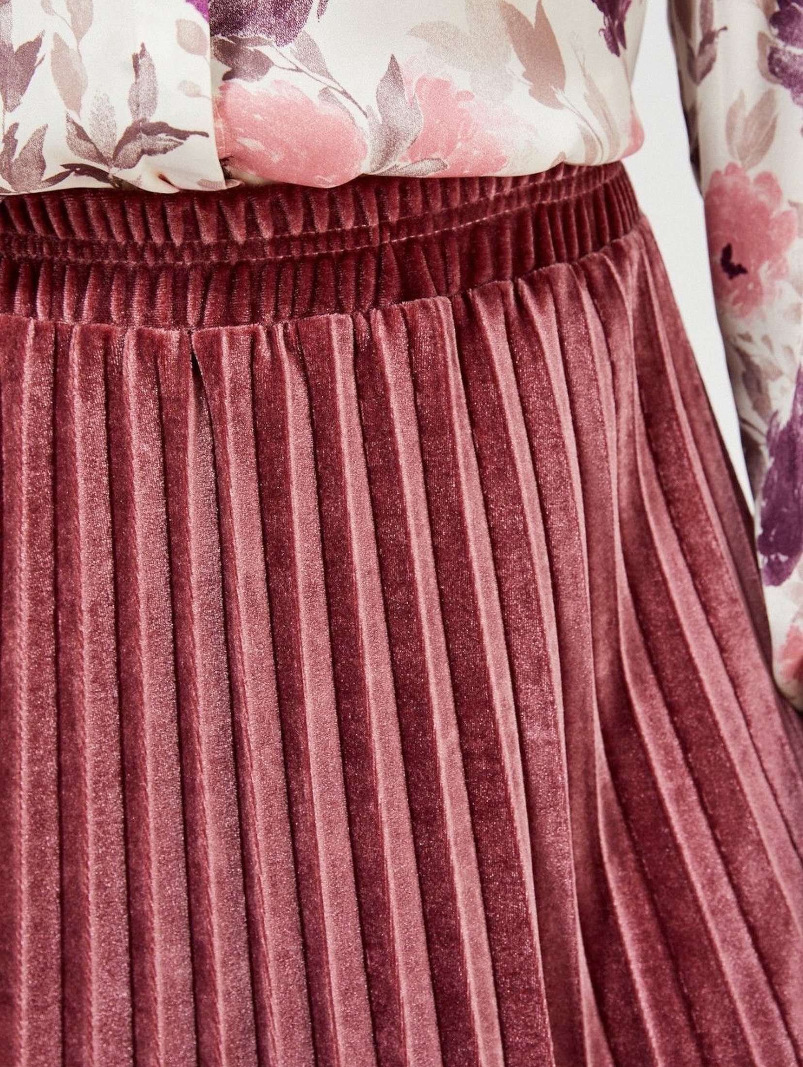 Różowa spódnica damska plisowana