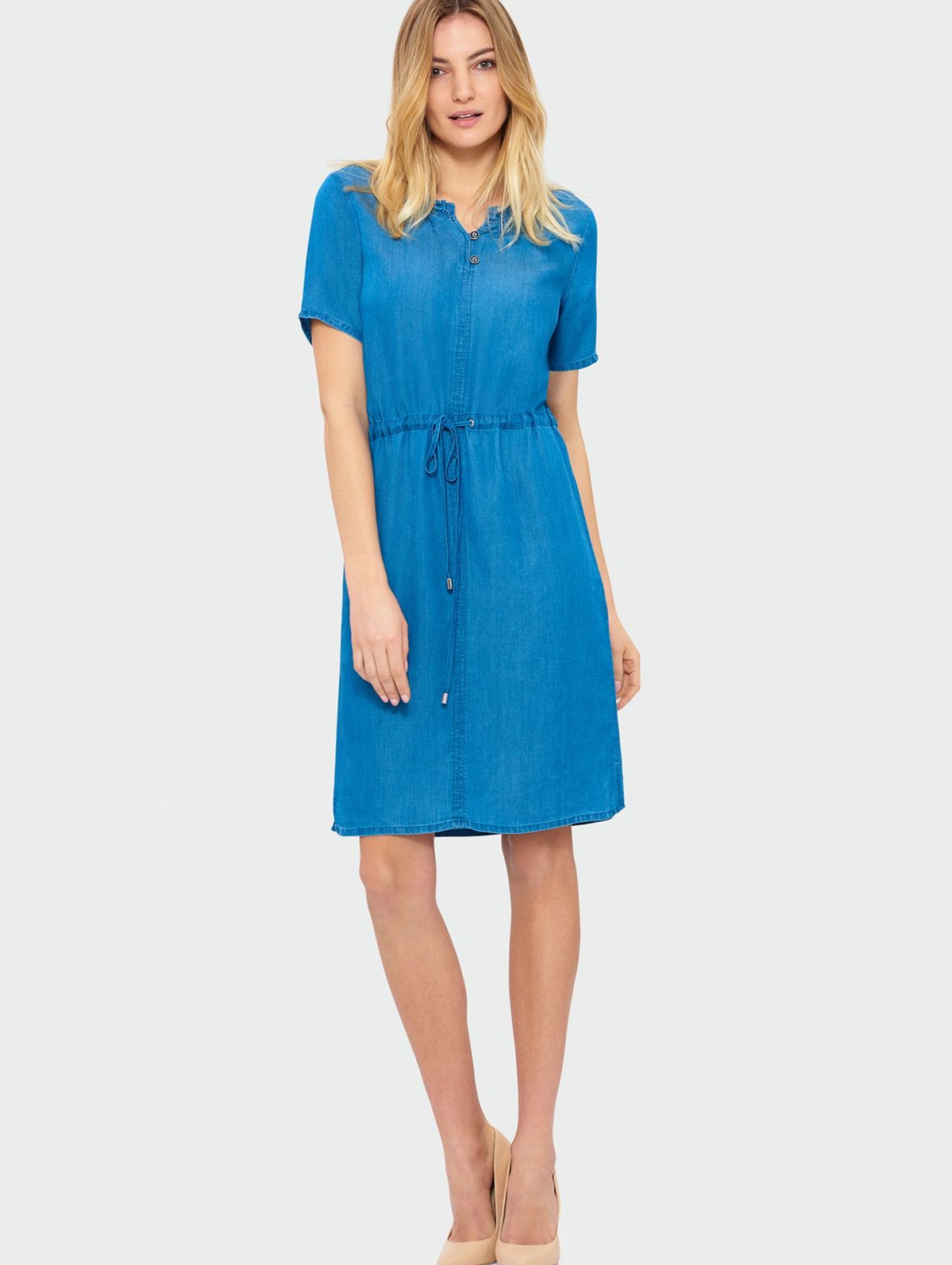 Niebieska sukienka z Lyocelu  z krótkim rękawem