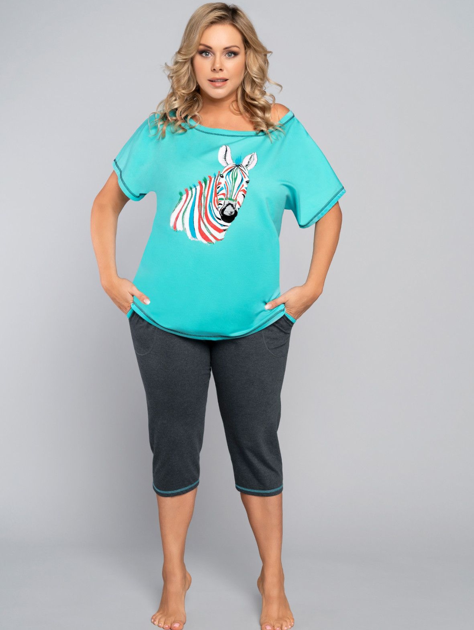 Bawełniana piżama damska z zebrą - 3/4 spodnie i turkusowy t-shirt