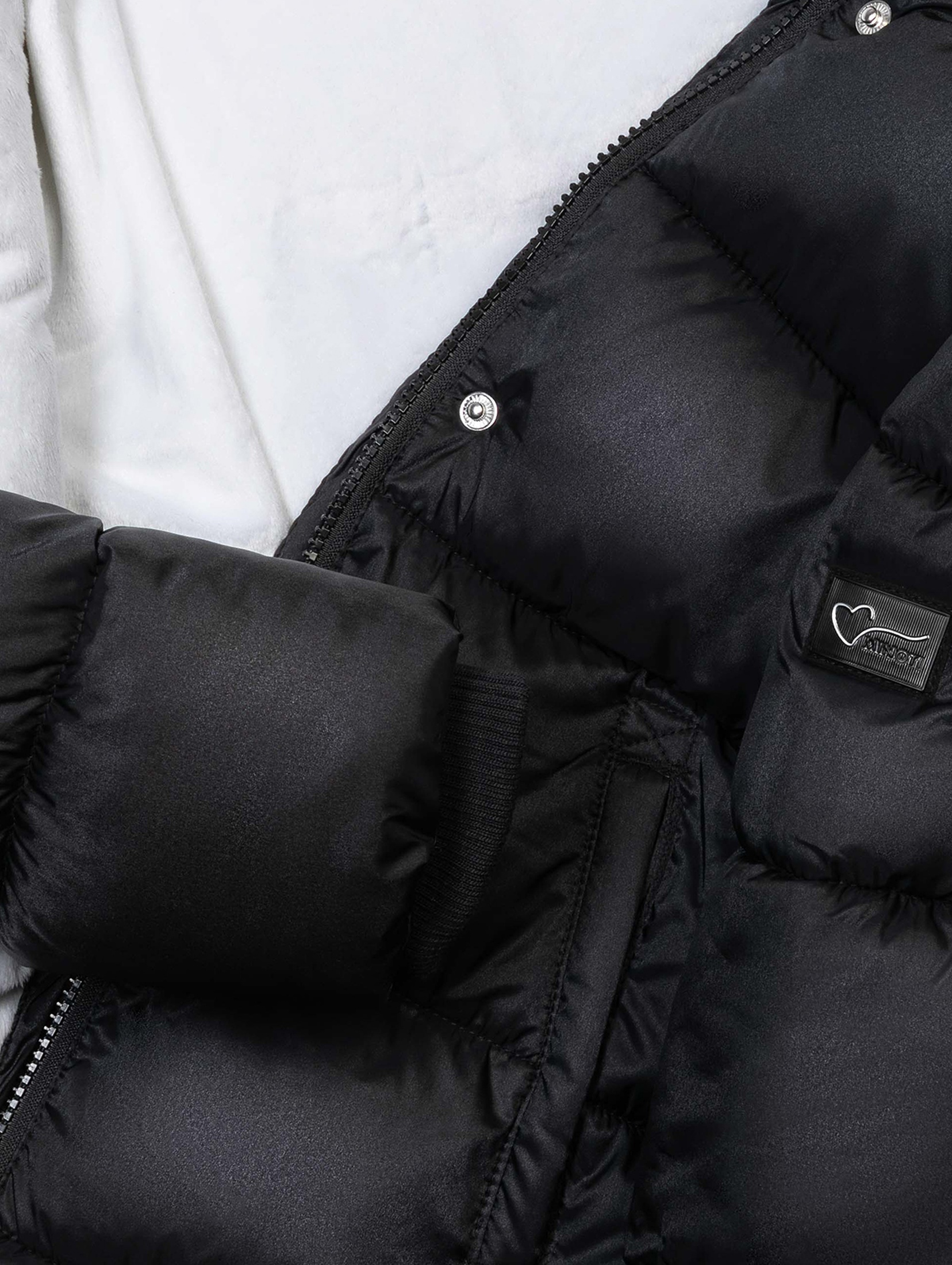 Ciepły niemowlęcy płaszcz pikowany typu puffer z kapturem- czarny
