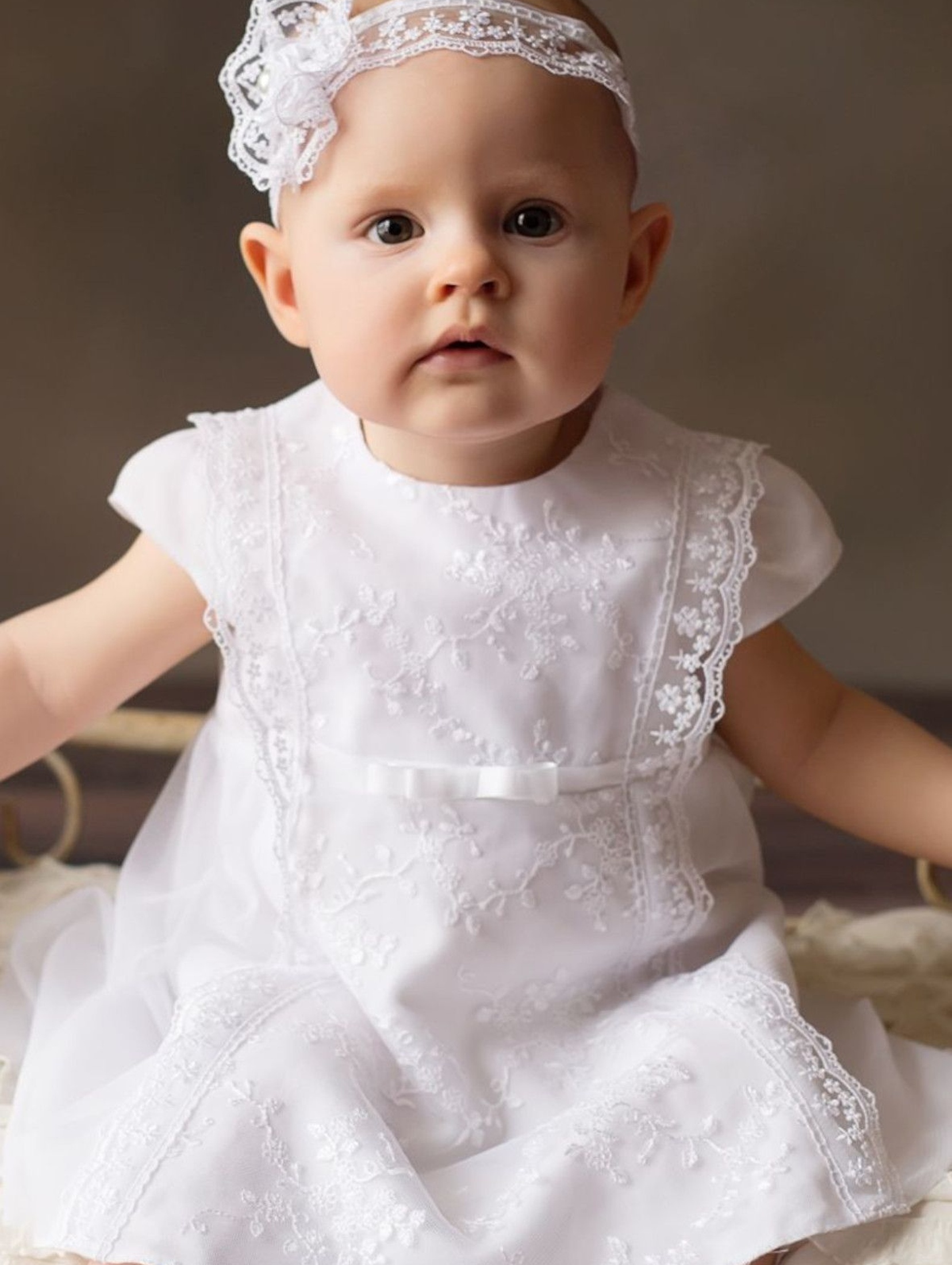 Biała elegancka sukienka niemowlęca do chrztu-Alicja