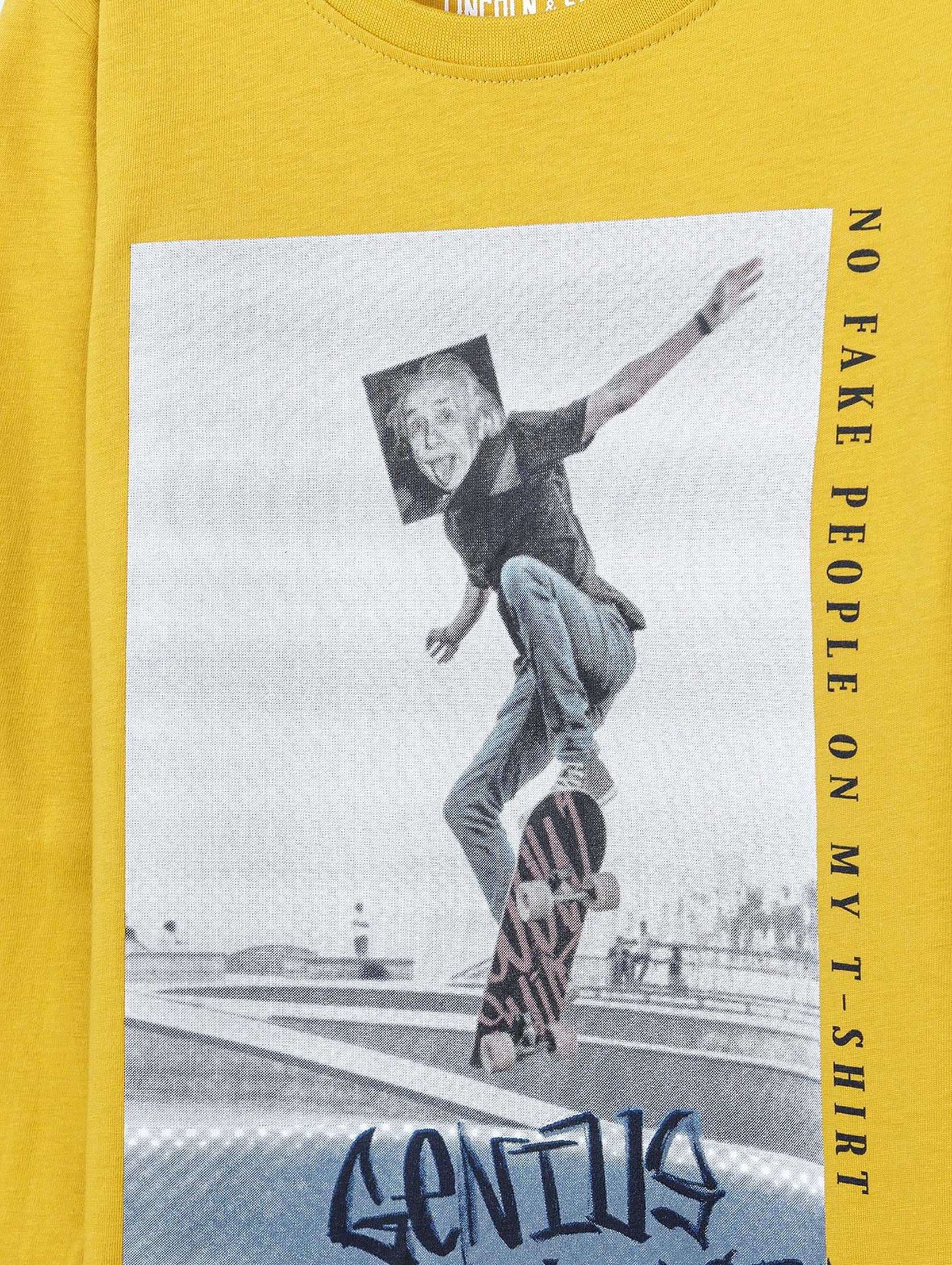 Bawełniana bluzka chłopięca z długim rękawem i młodzieżowym nadrukiem żółta