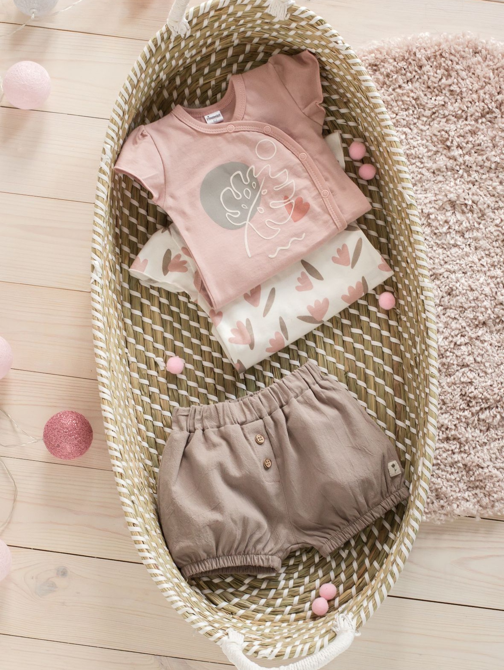 Body niemowlęce kopertowe, różowe z nadrukiem
