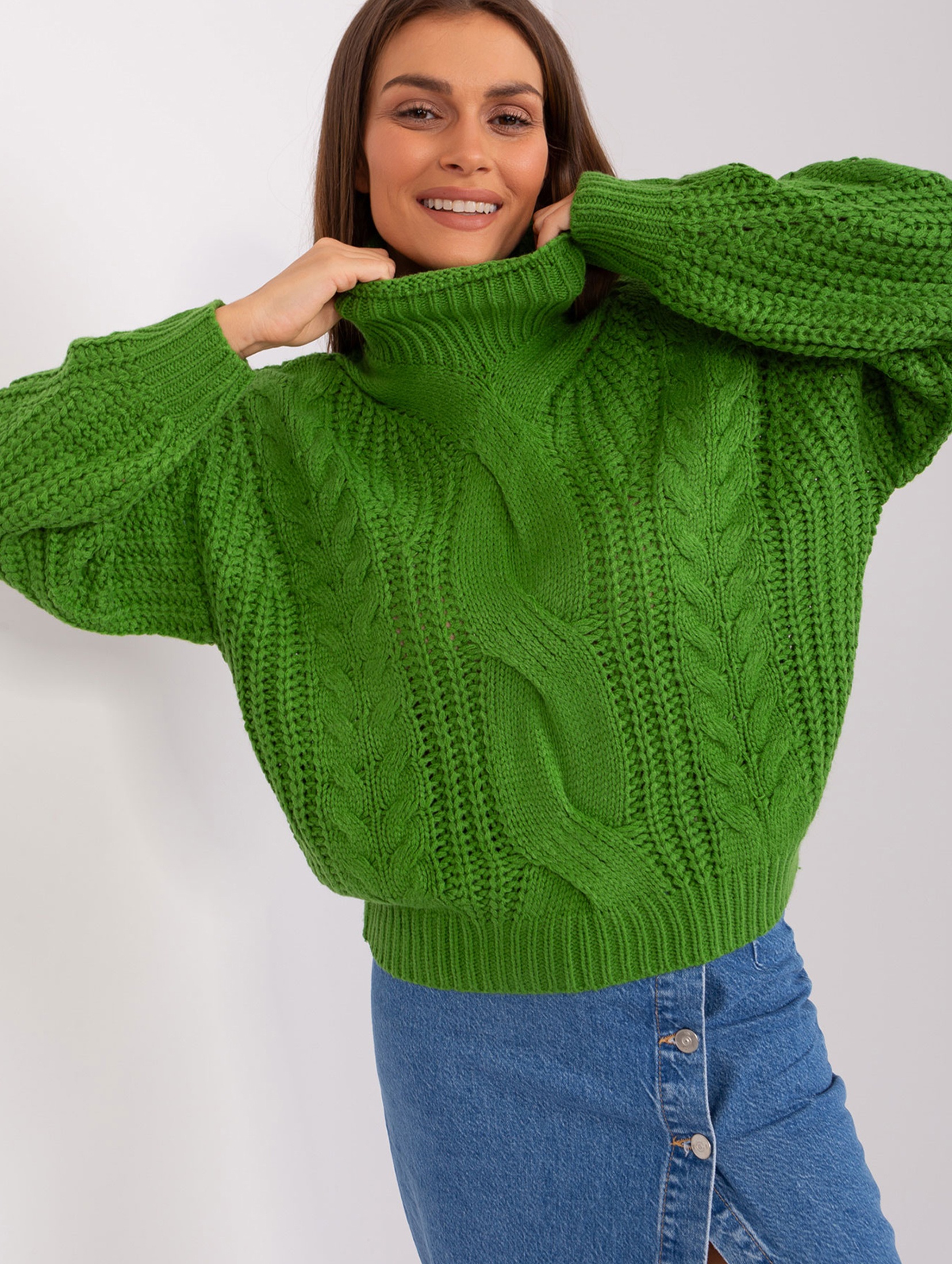 Zielony sweter oversize z długim rękawem