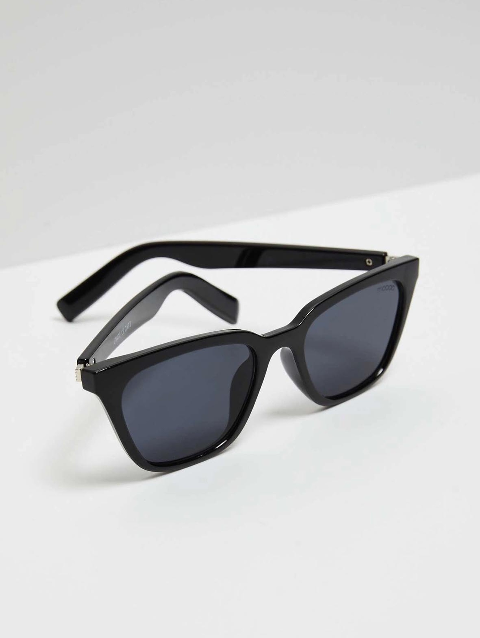 Okulary przeciwsłoneczne o kocim kształcie czarne