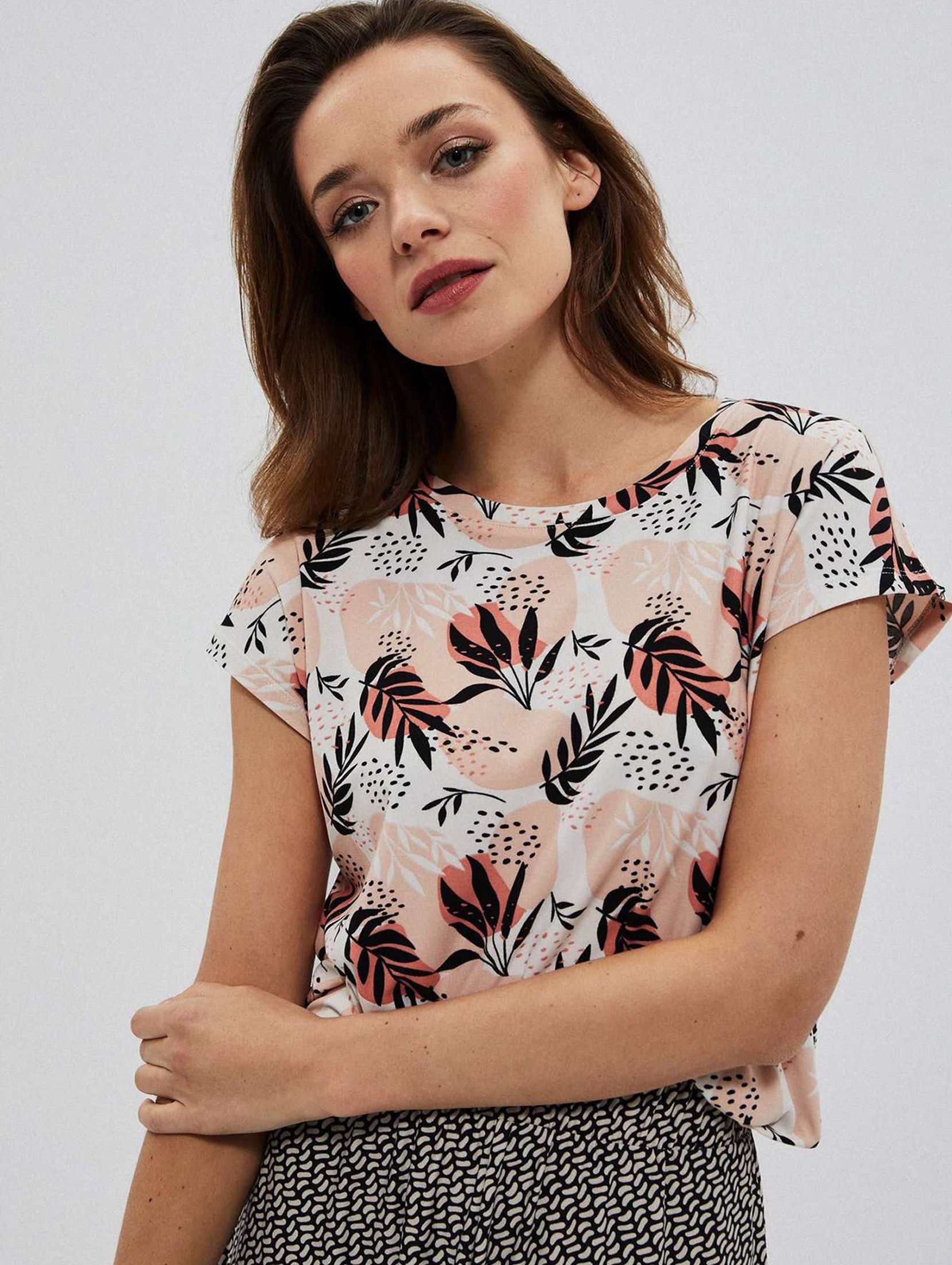 T-shirt damski z motywem roślinnym